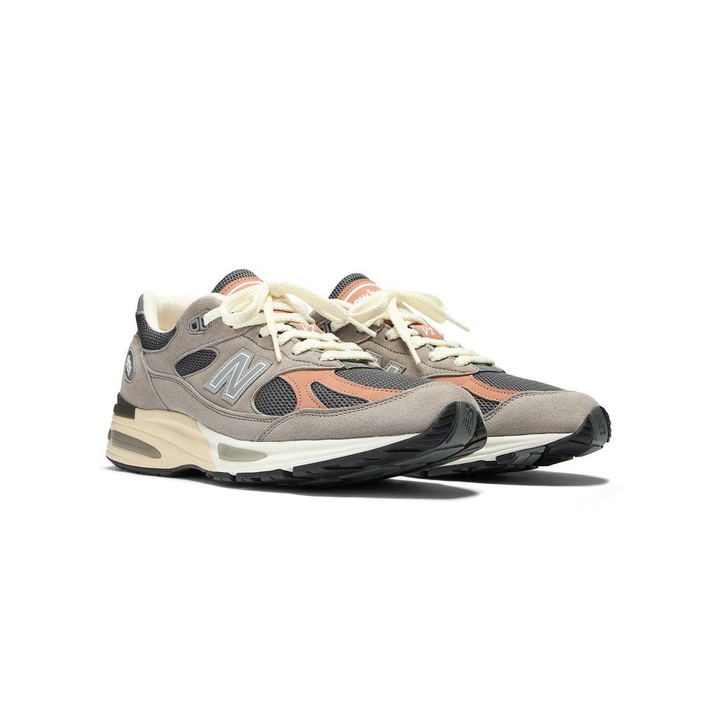 Оригінальна Mens Made In Uk 991v2 Shoes New balance – вид ззаду