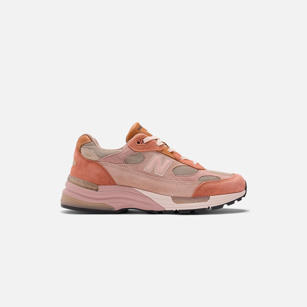 Оригінальна X Joe Freshgoods 992 Rose Smoke New balance – боковий вид