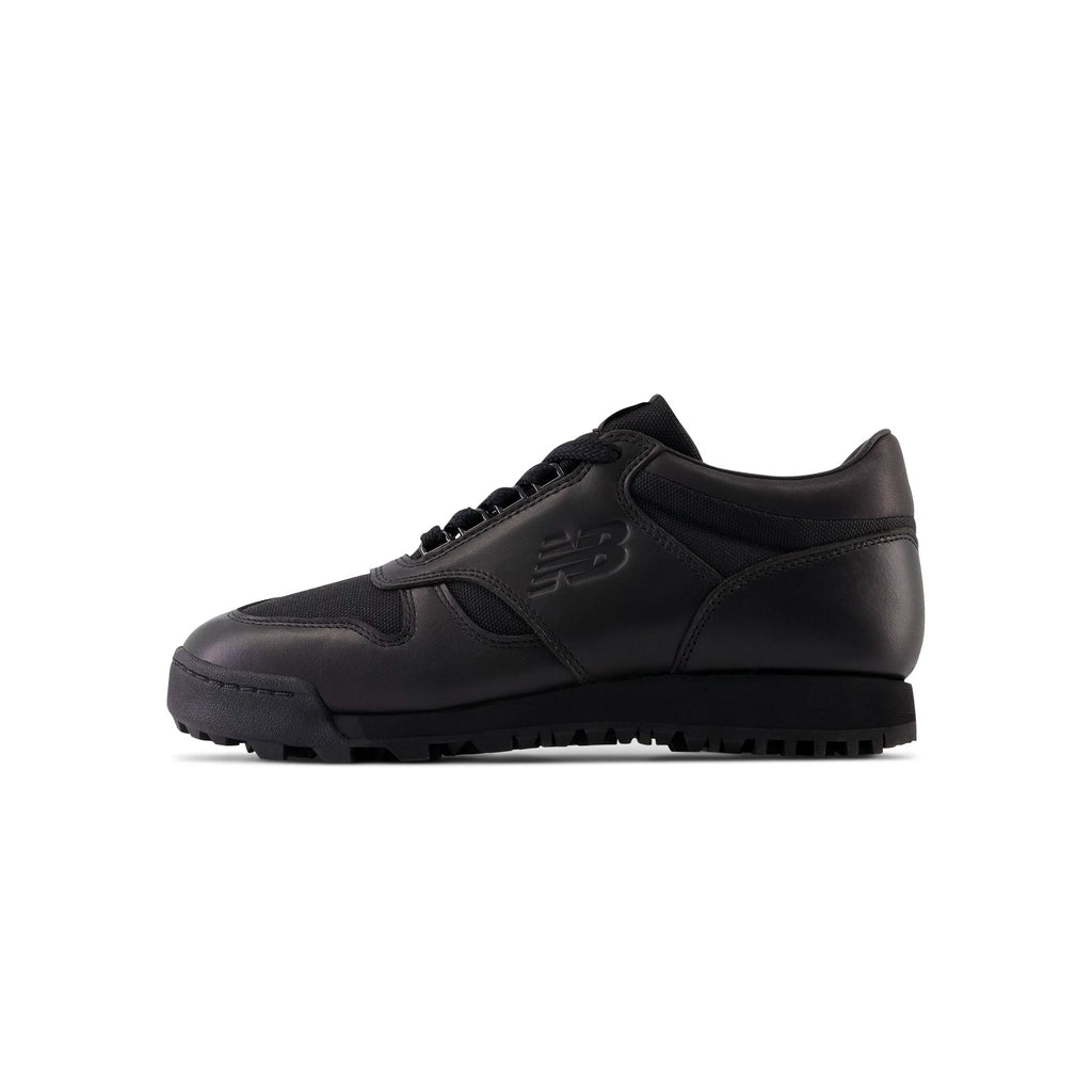 Оригінальна Mens Rainier Low Shoes New balance – боковий вид