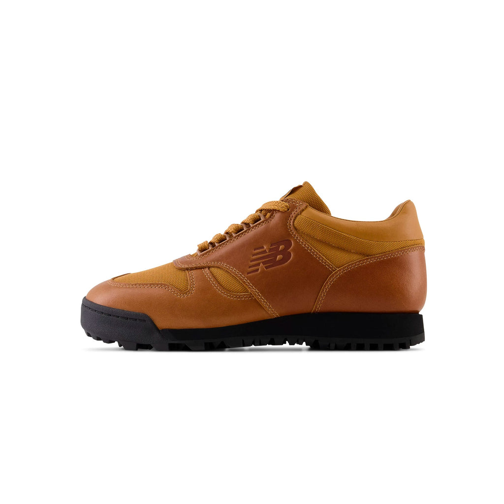 Оригінальна Mens Rainier Low Shoes New balance – боковий вид