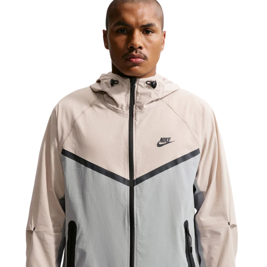 Nike Outerwear оригінал | Швидка доставка Україна – боковий вид