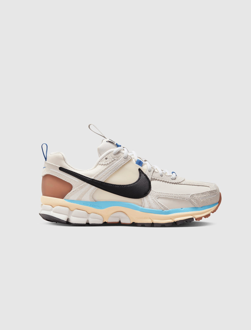 Womens Zoom Vomero 5 Design By Japan Pale Ivory Nike оригінал – Купити в Україні – боковий вид