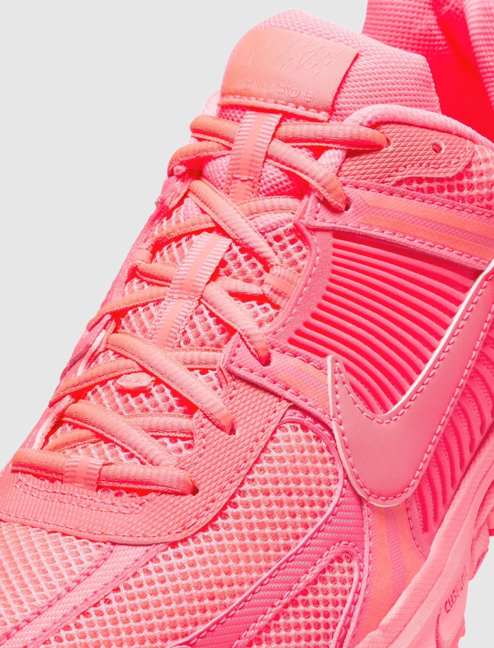 Оригінальна Zoom Vomero 5 Hot Punch Nike – вид ззаду