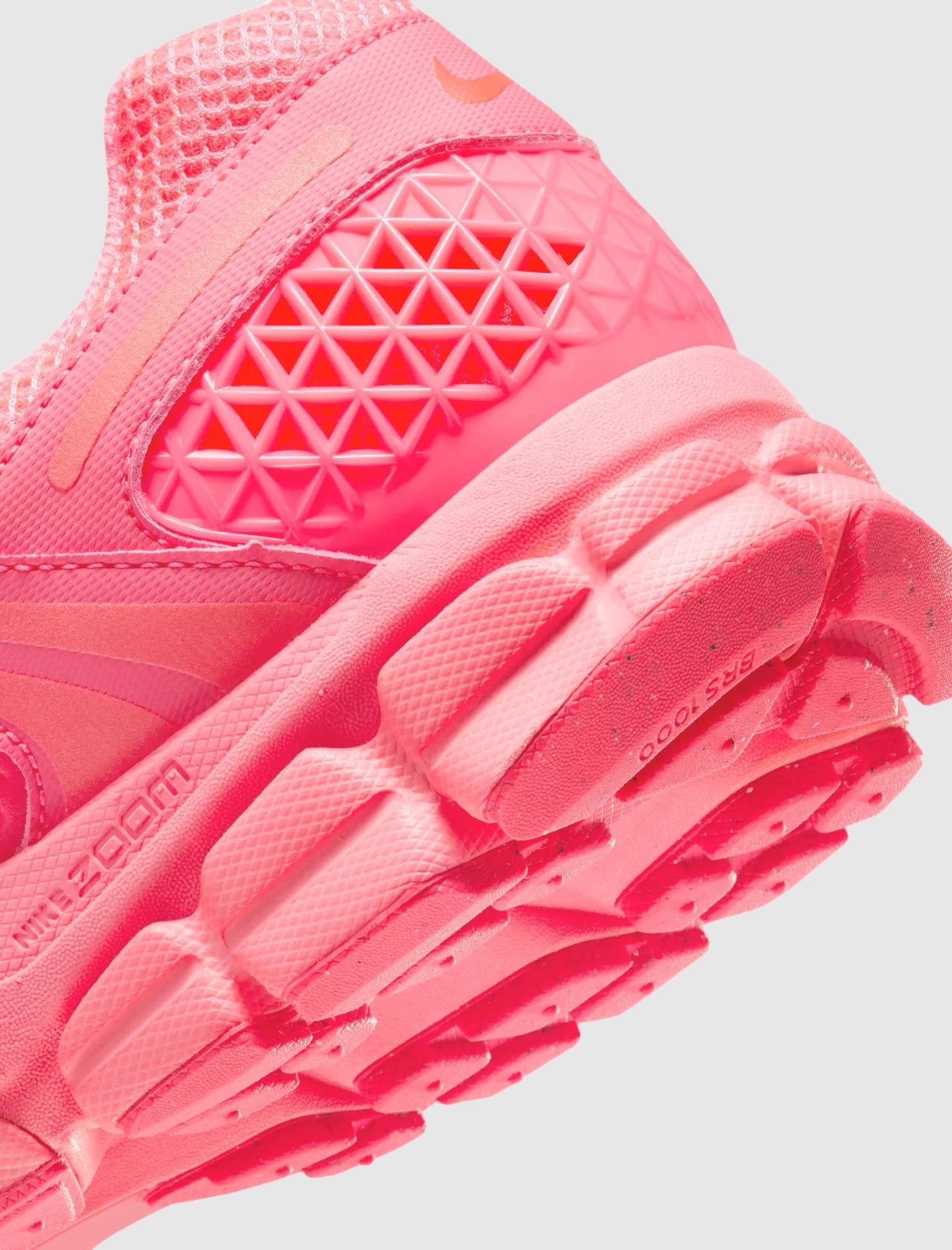 Оригінальна Zoom Vomero 5 Hot Punch Nike – детальний вид