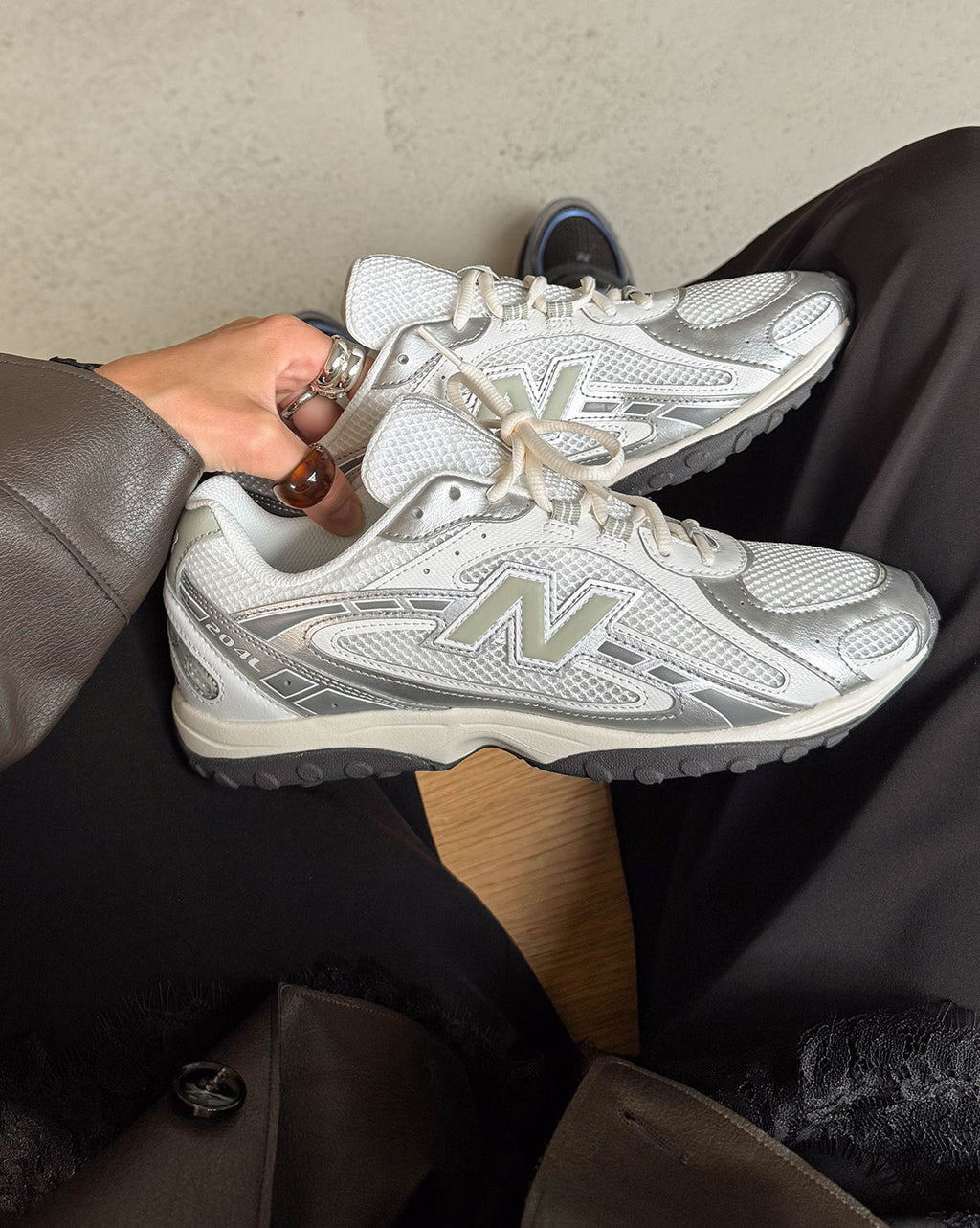Оригінальна 204l New balance – вид ззаду
