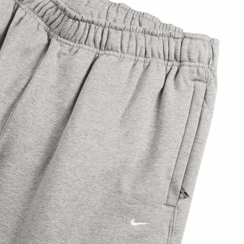 Оригінальна Solo Swoosh Cuffed Fleece Pants Nike – вид ззаду
