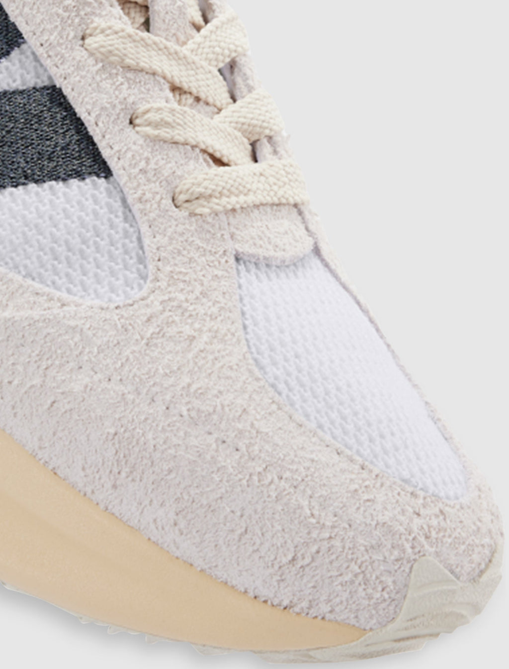 Оригінальна Warped Runner White Beige New balance – вид ззаду