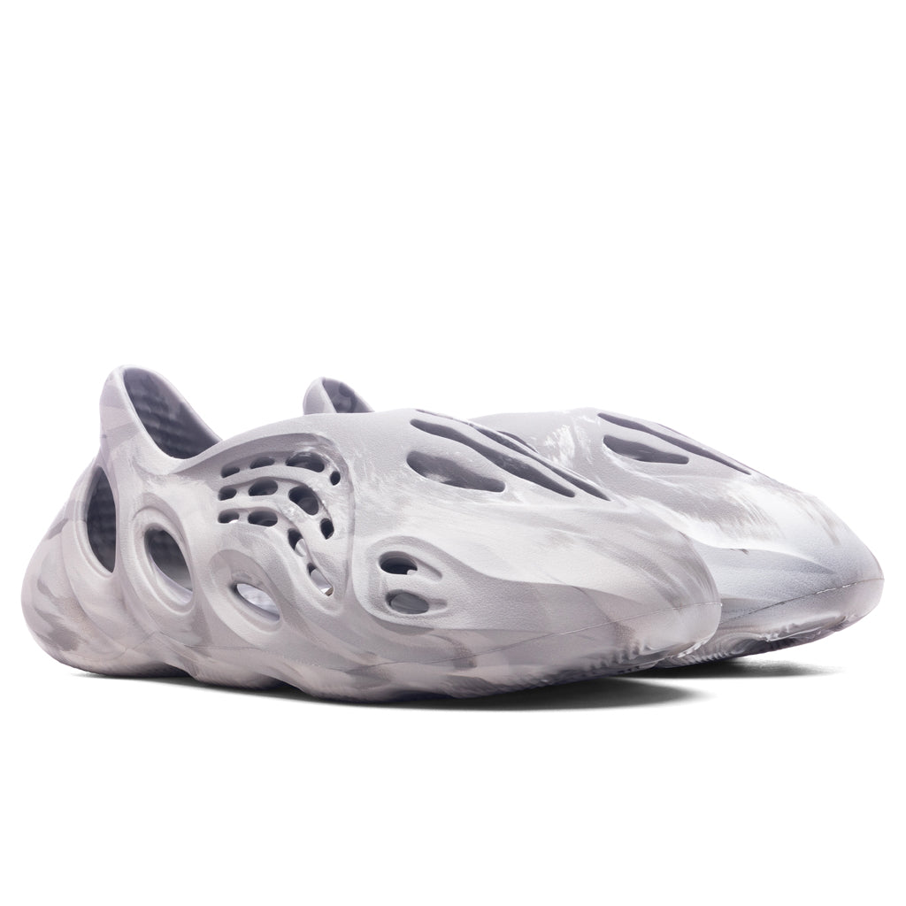 Оригінальна Yeezy Foam Rnr Adidas – вид ззаду