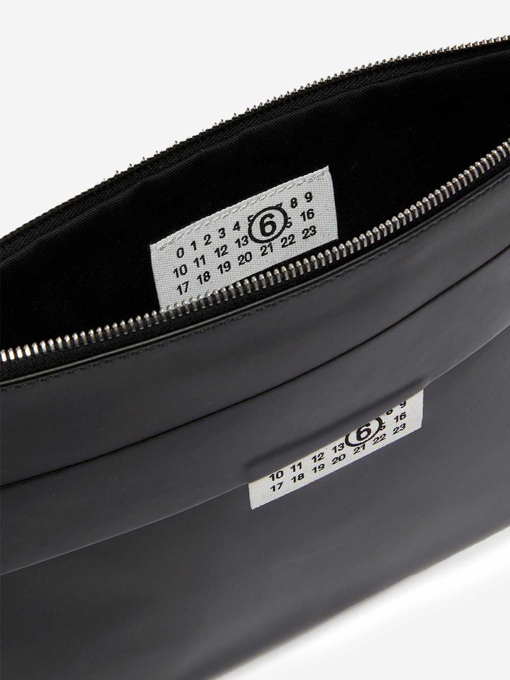 Leather Clutch With Numeric Logo Maison margiela оригінал – Купити в Україні – збільшений вид - MAISON MARGIELA