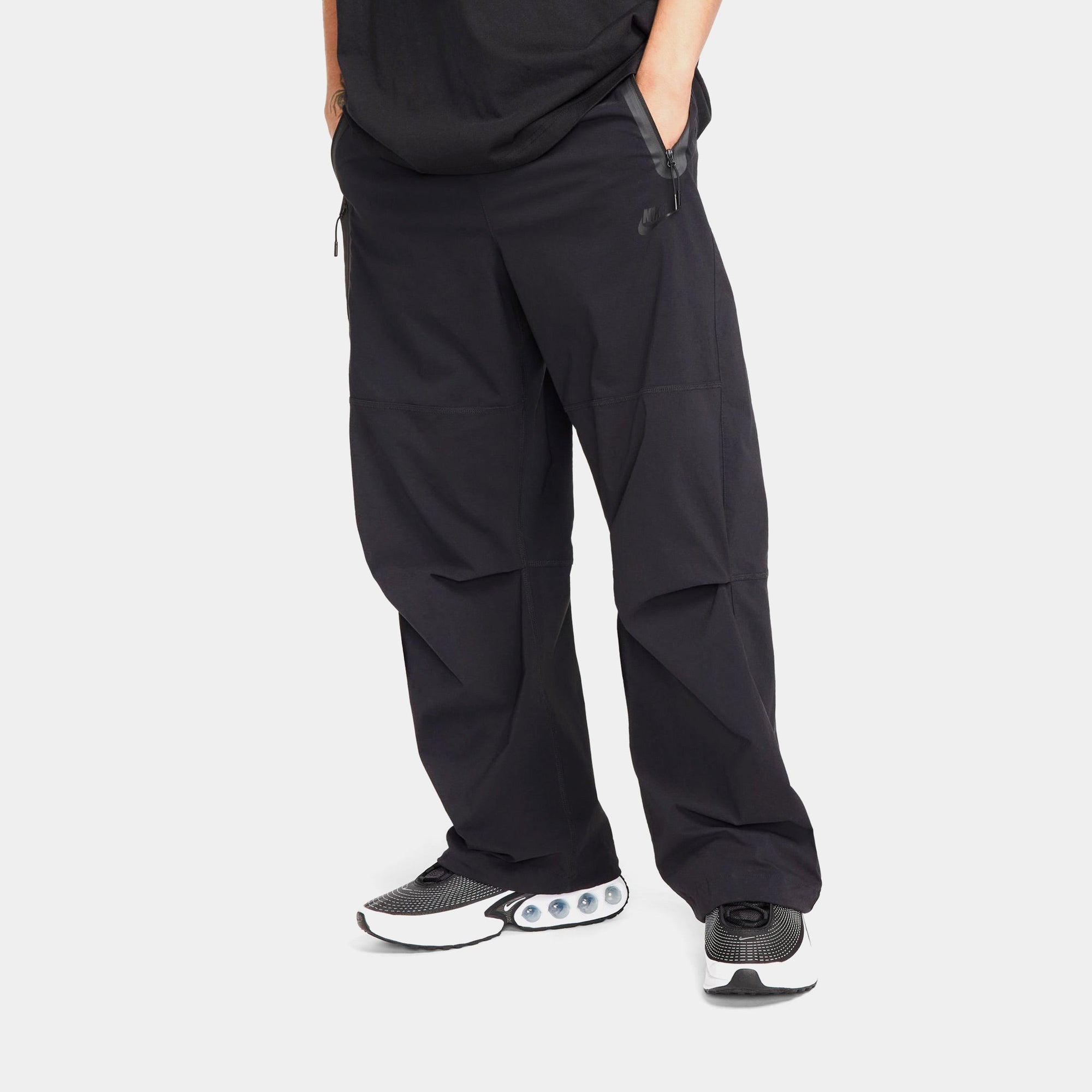 Оригінальна Nsw Tech Woven Oversized Mens Pants Nike – боковий вид