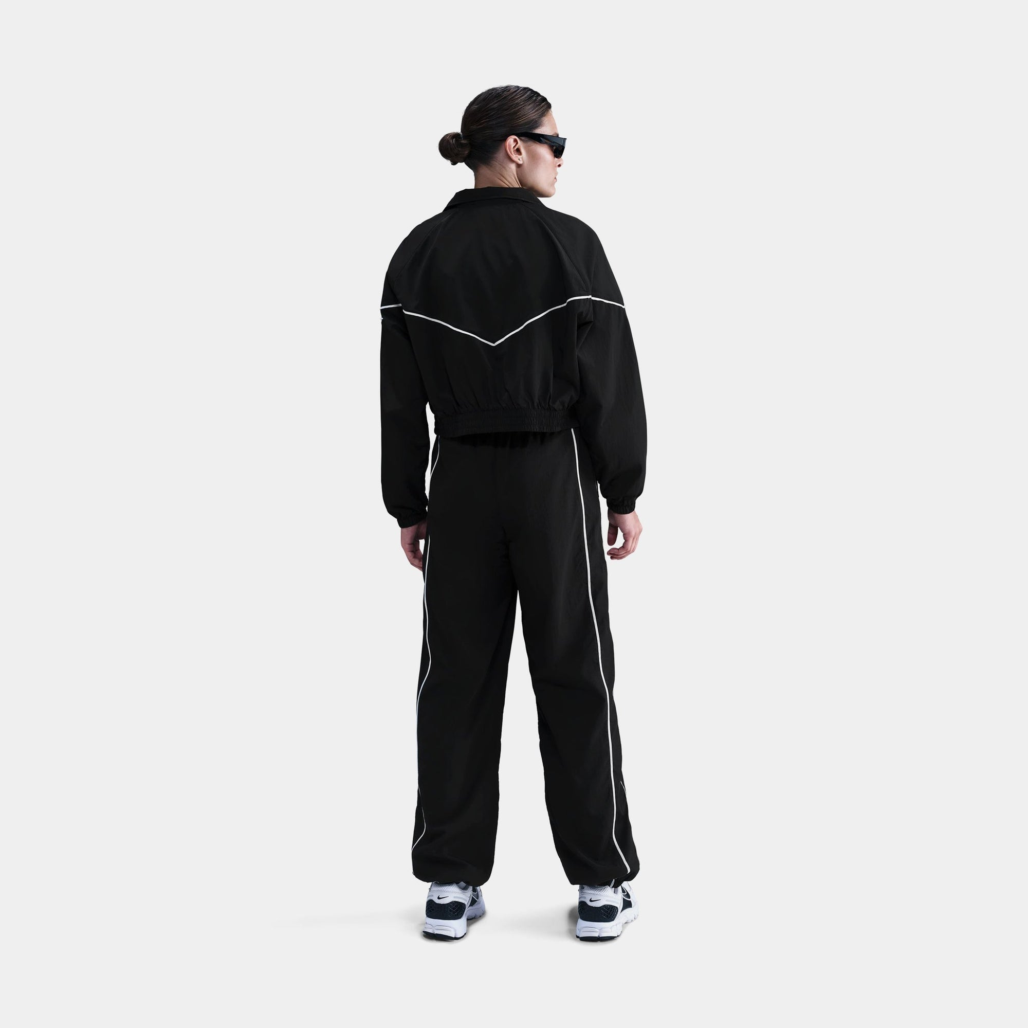 Nike Outerwear оригінал | Швидка доставка Україна – вид ззаду