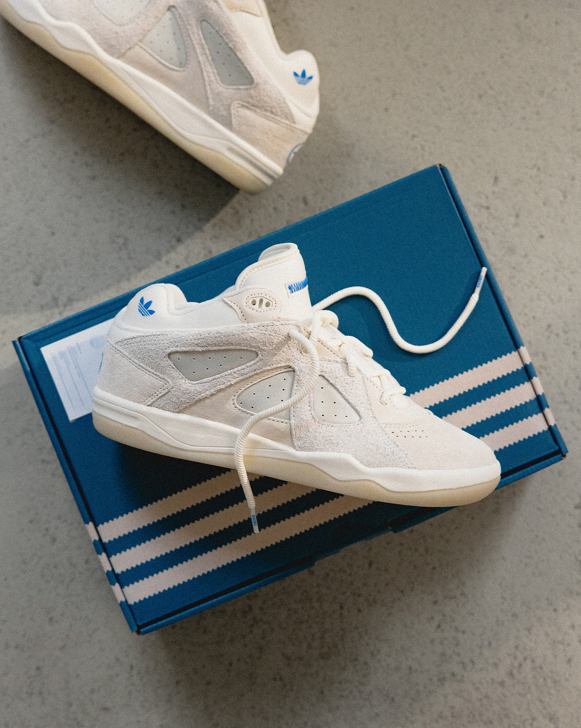 X Bad Bunny Badbo 1.0 Adidas – Гарантія оригінальності – вид ззаду - ADIDAS