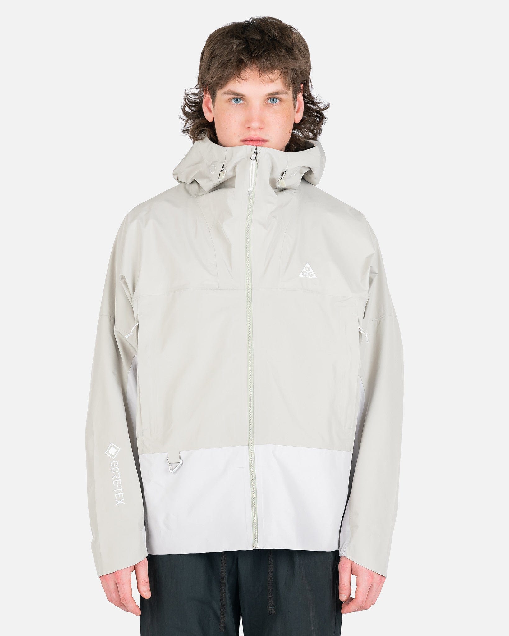 Оригінальна Acg Storm-Fit Adv Jacket In Light Stone Nike – боковий вид