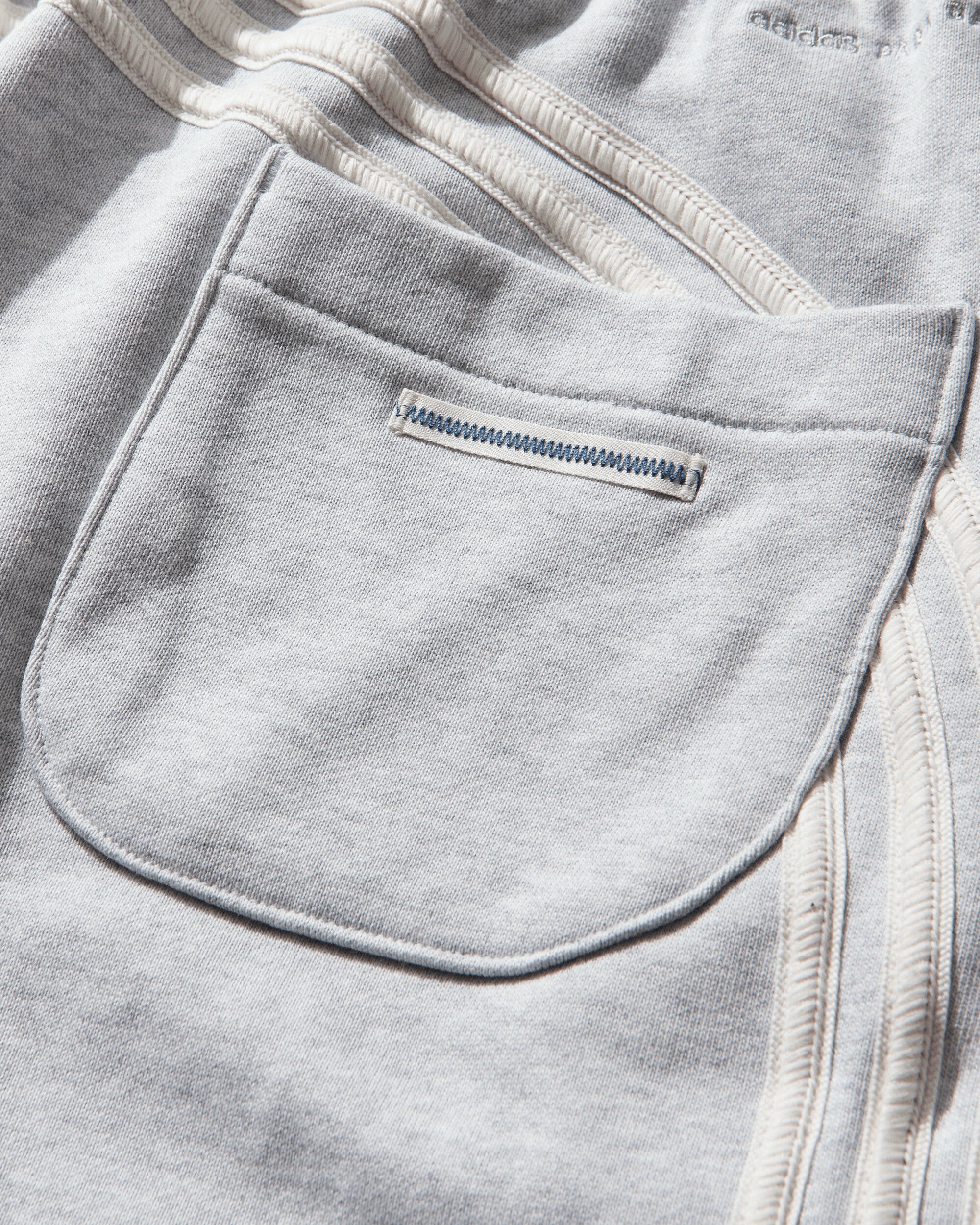 Bad Bunny Tapered Heavy Sweatpants Light Grey Heather Adidas оригінал – Купити в Україні – детальний вид - ADIDAS