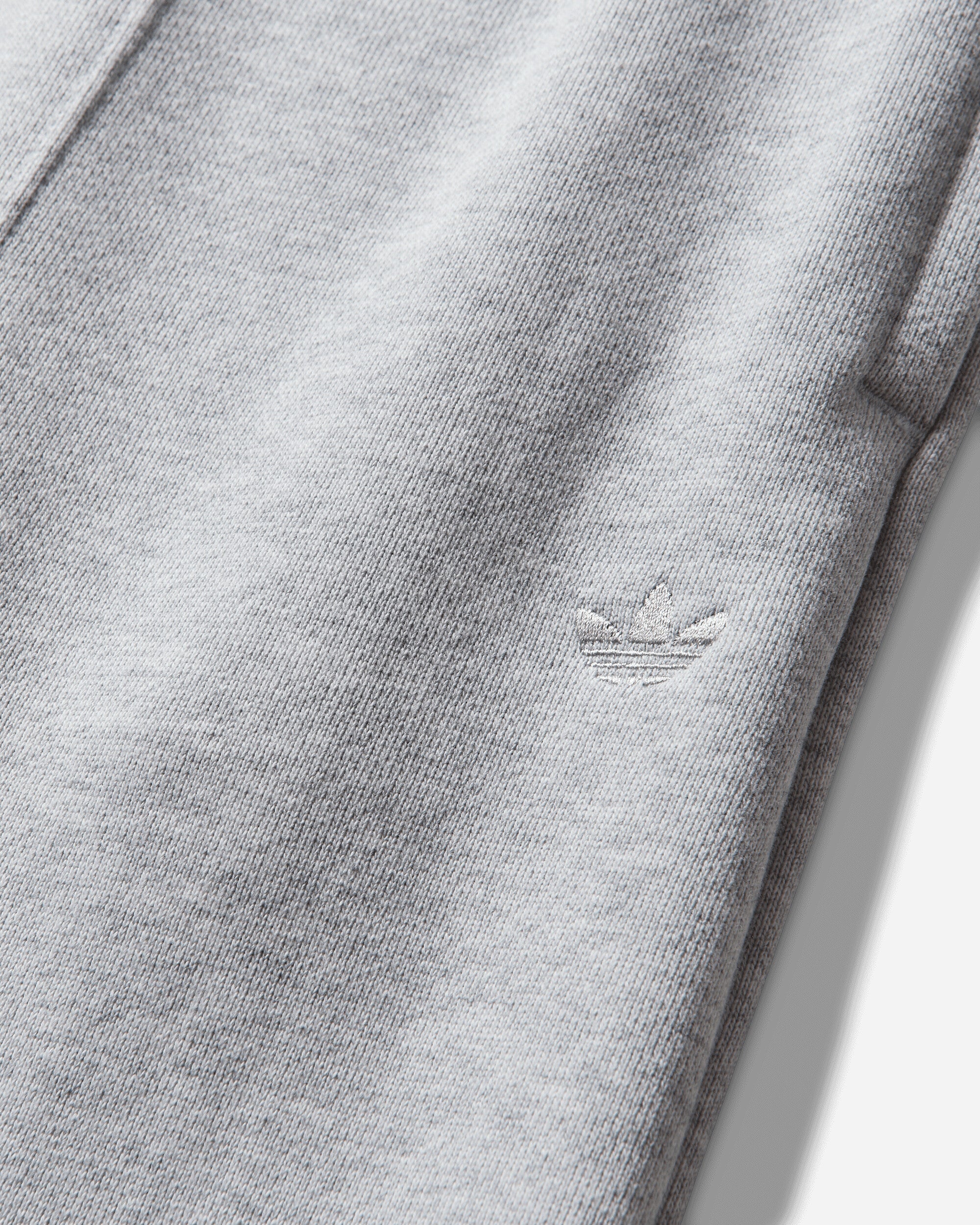 Bad Bunny Tapered Heavy Sweatpants Light Grey Heather Adidas оригінал – Купити в Україні – збільшений вид - ADIDAS