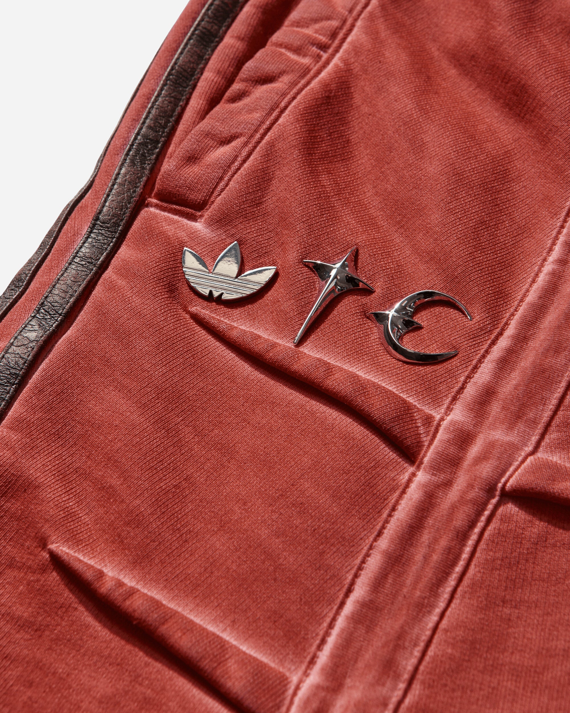 Mens Thug Club Sweat Jorts Power Red Adidas – Гарантія оригінальності – детальний вид - ADIDAS