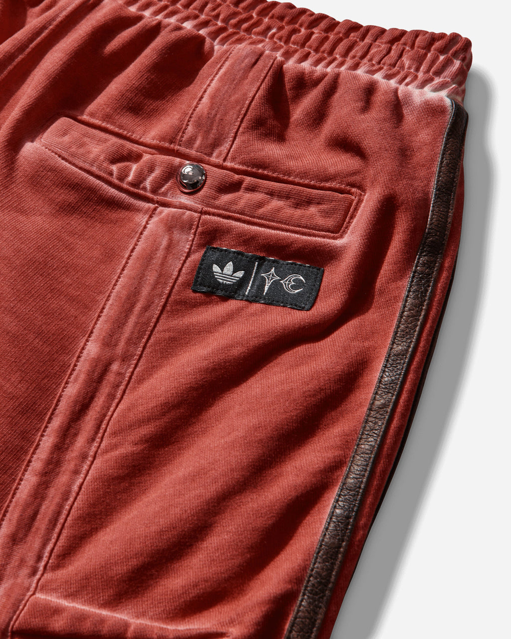 Mens Thug Club Sweat Jorts Power Red Adidas – Гарантія оригінальності – збільшений вид