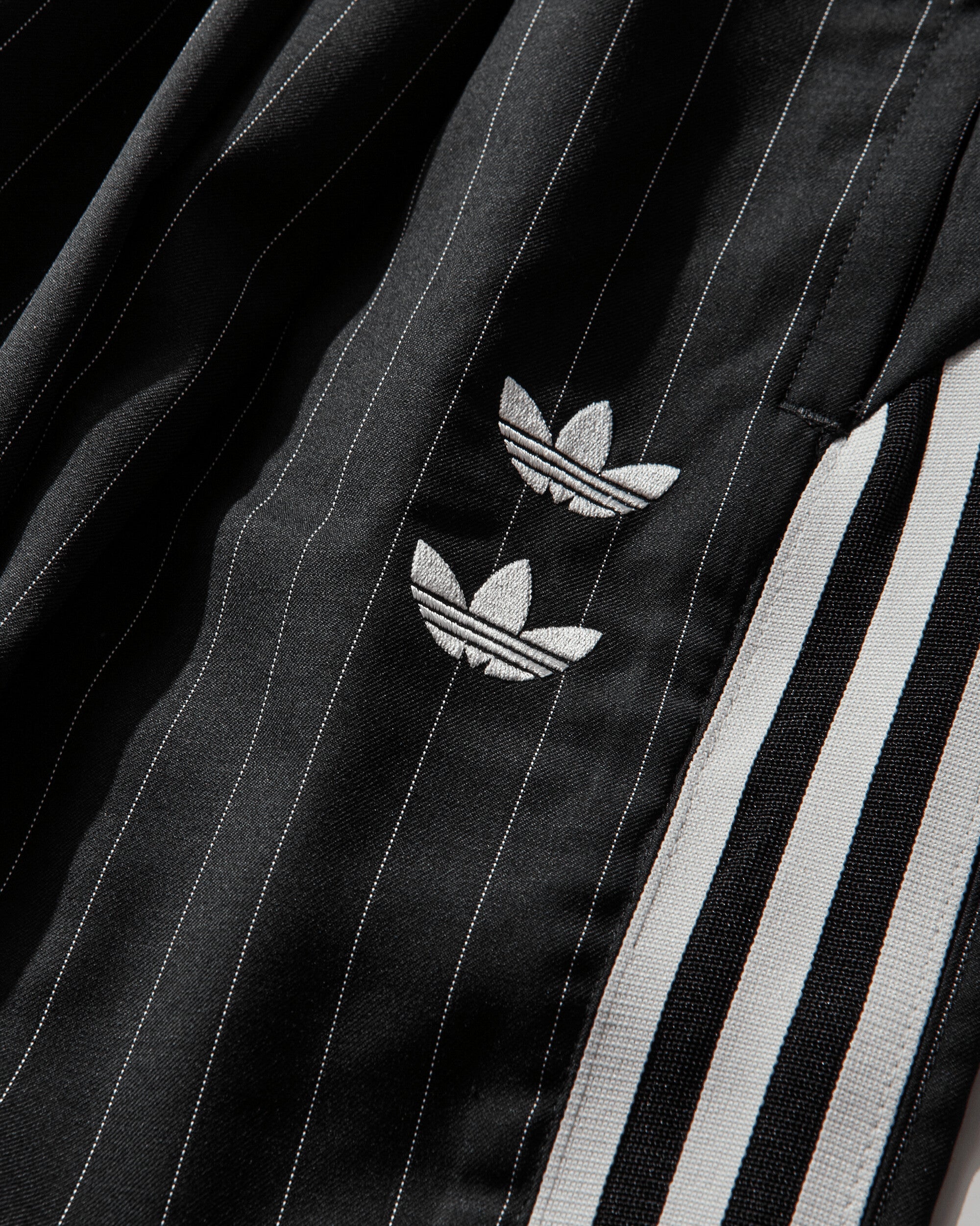 Mens Willy Chavarria Pinstripe Shorts Black Adidas – Гарантія оригінальності – збільшений вид - ADIDAS