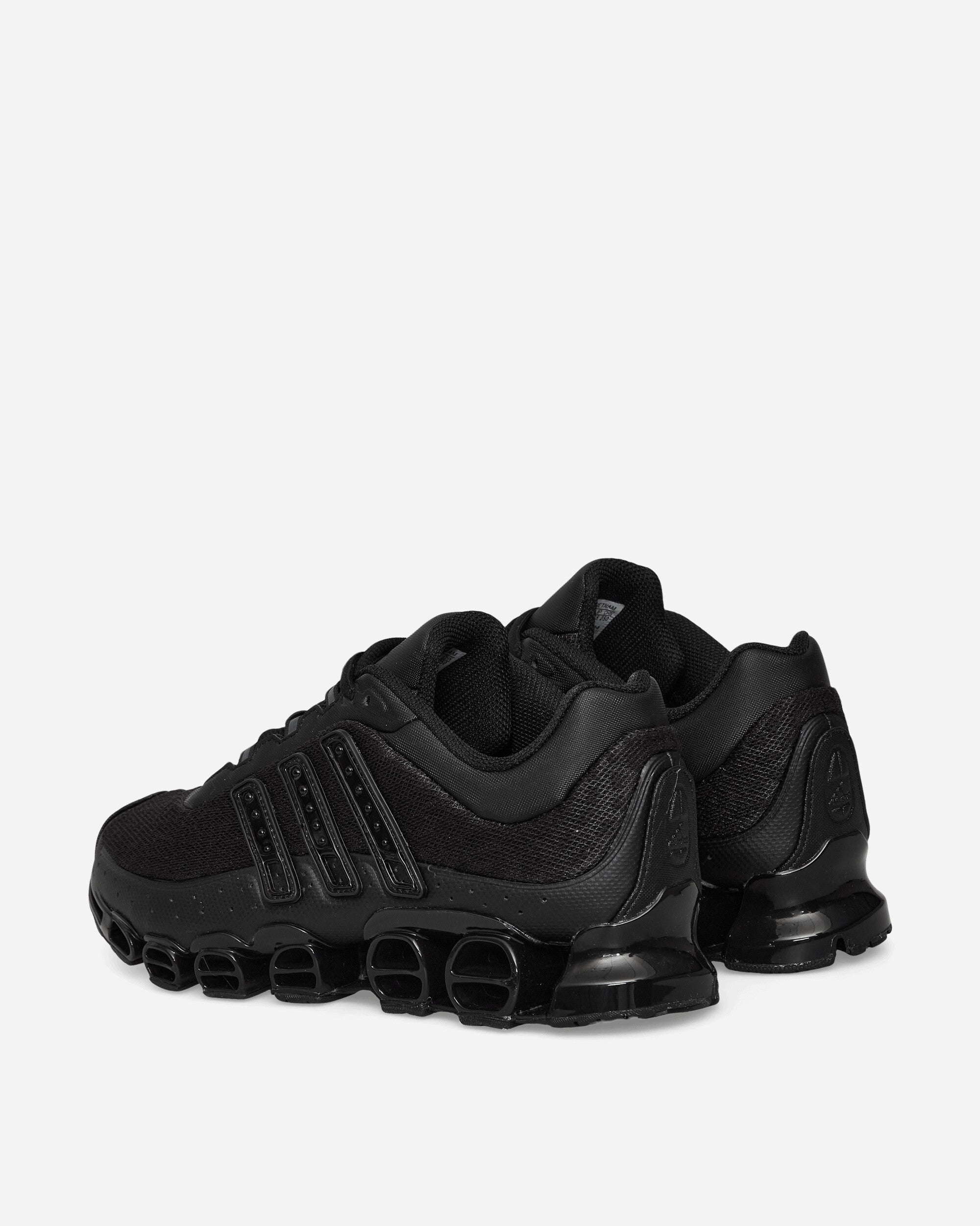 Megaride Sneakers Core Black Adidas оригінал – Купити в Україні – збільшений вид - ADIDAS