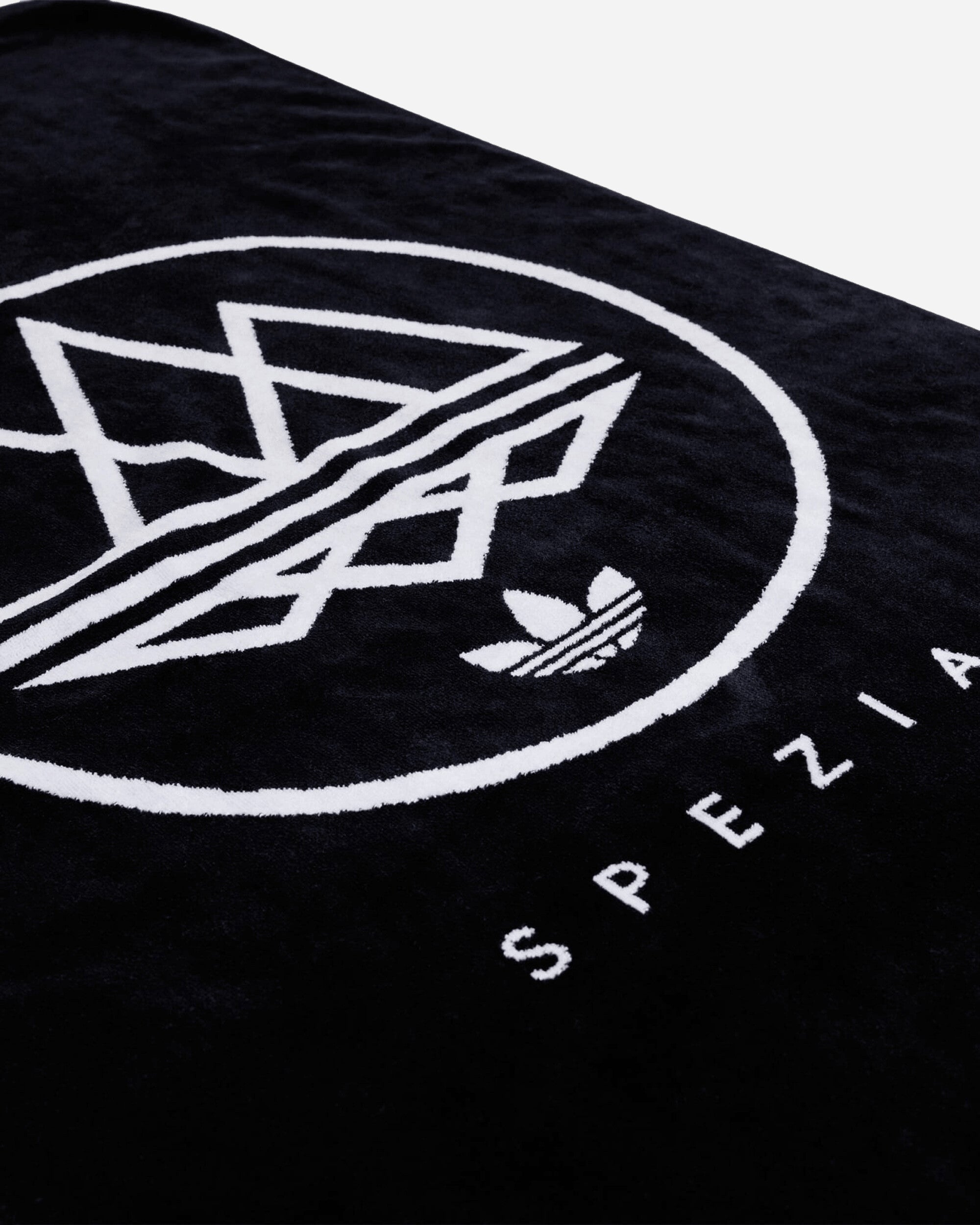 Mod Spzl Trefoil Towel Black Adidas оригінал – Купити в Україні – вид ззаду - ADIDAS