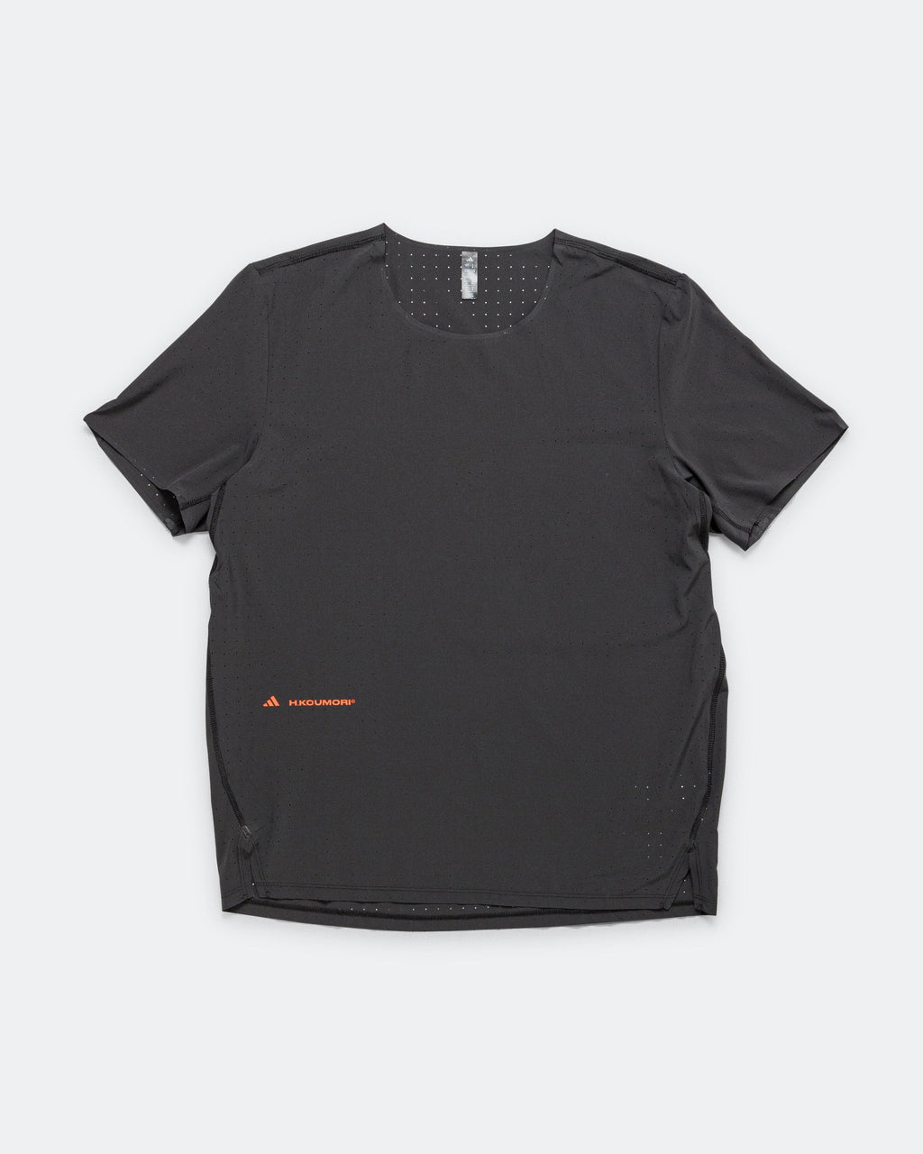 Оригінальна Adi365 Running Tee X Hermanos Koumori Adidas – боковий вид