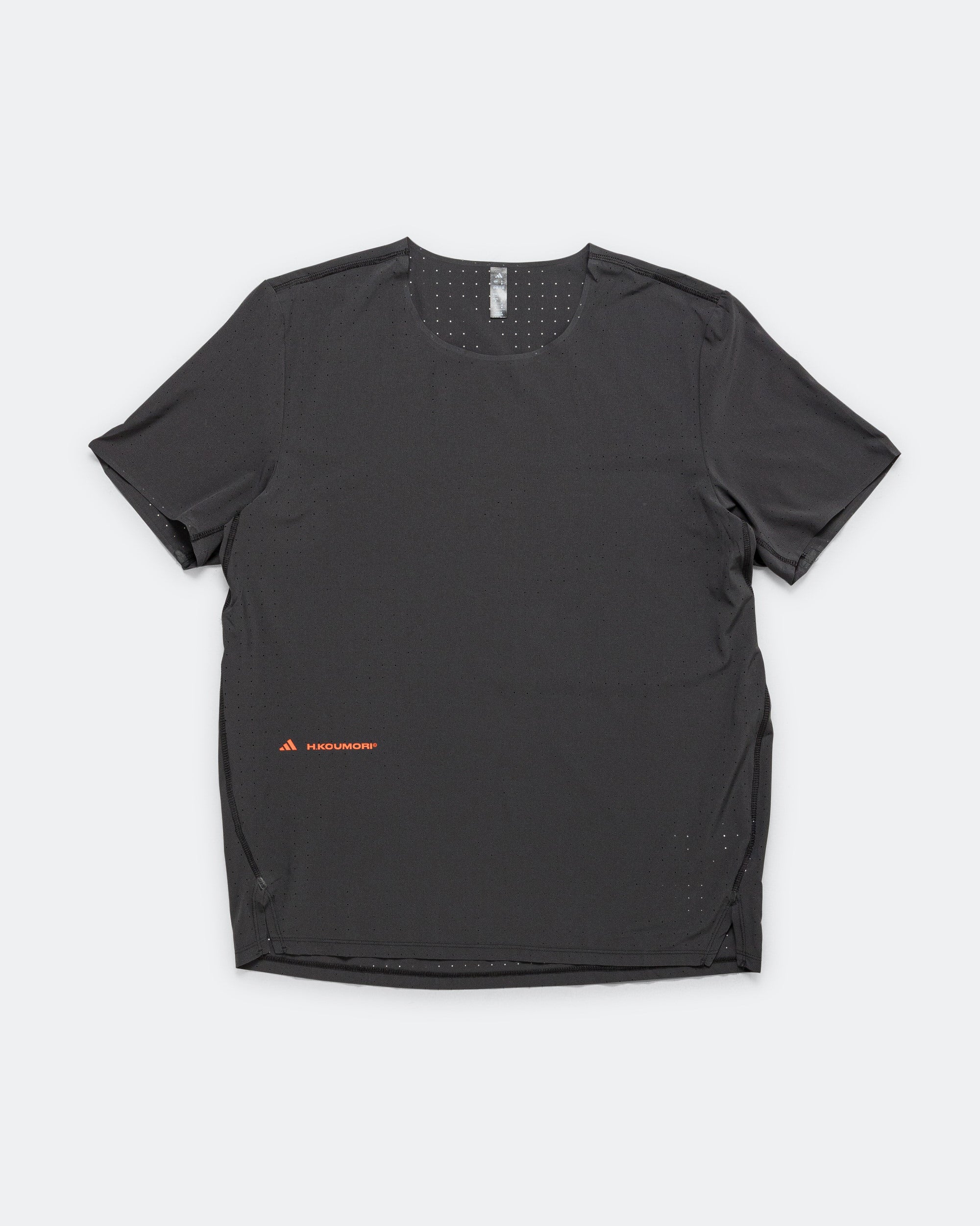 Оригінальна Adi365 Running Tee X Hermanos Koumori Adidas – боковий вид - ADIDAS