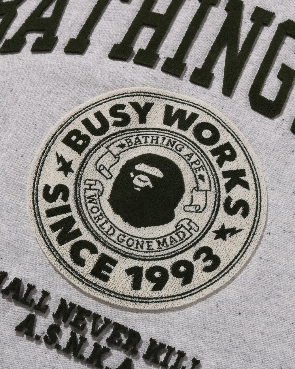 College Graphic Crewneck A bathing ape – Гарантія оригінальності – вид ззаду