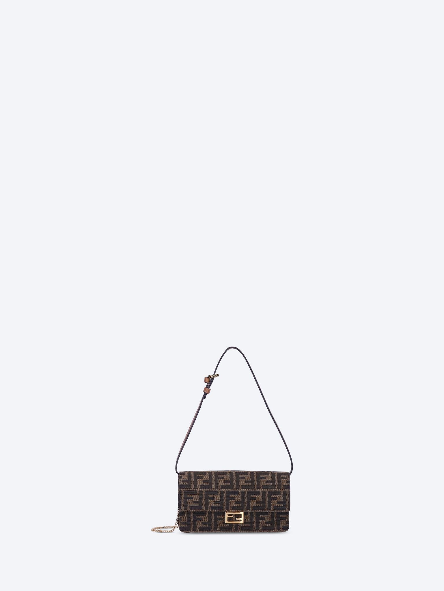 Baguette Chain Pouch Fendi оригінал – Купити в Україні – боковий вид