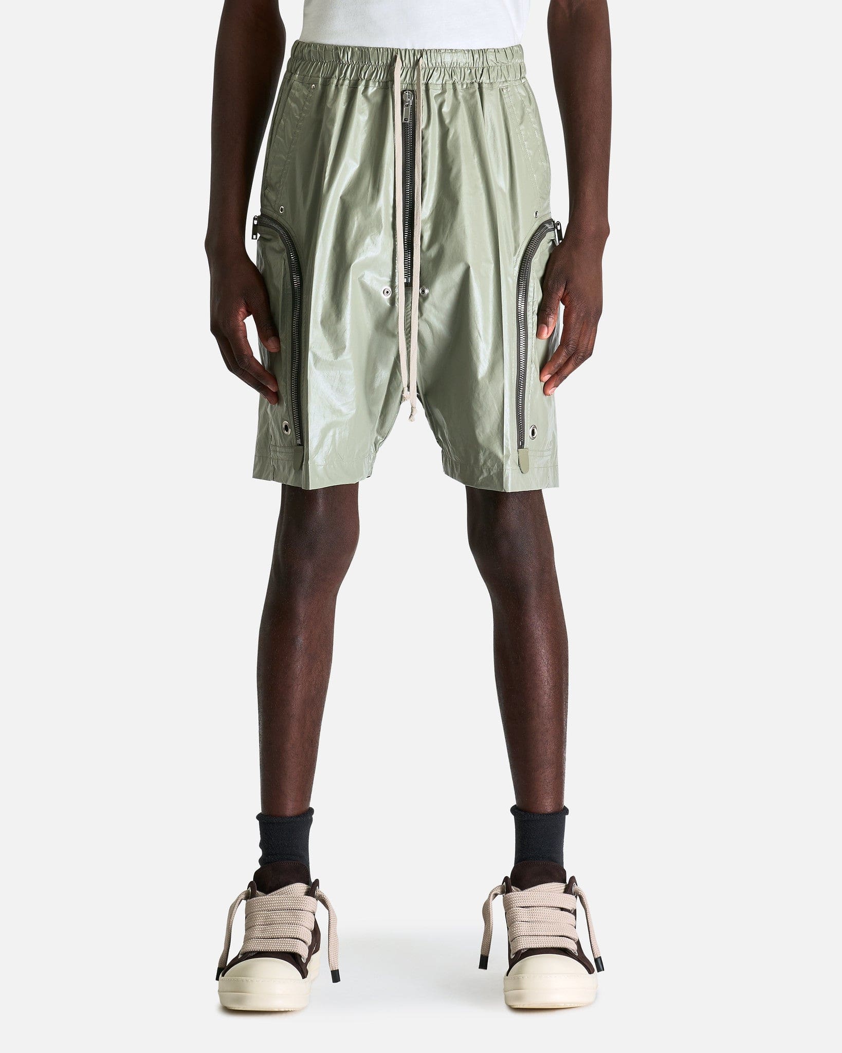 Оригінальна Bauhaus Bela Shorts In Celadon Rick owens – боковий вид