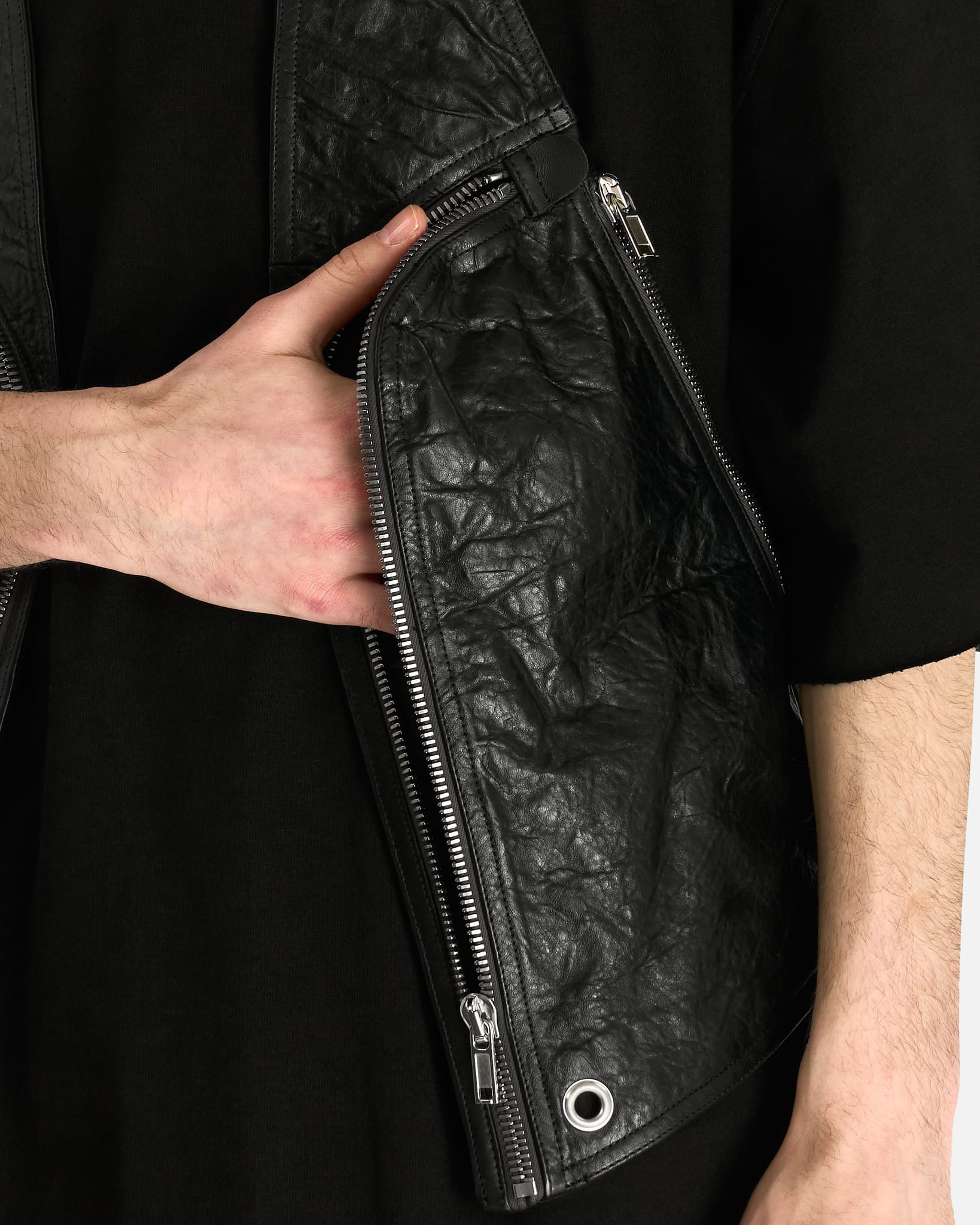 Оригінальна Bauhaus Vest In Black Rick owens – збільшений вид