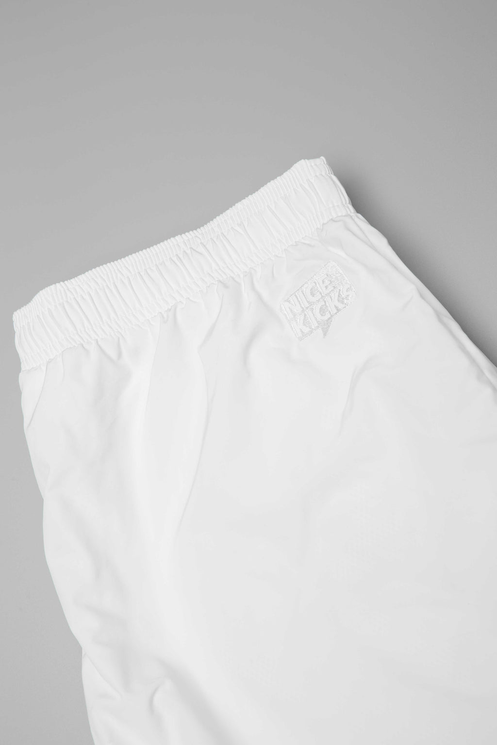 X Nice Kicks Mens Track Pants White Adidas – Гарантія оригінальності – збільшений вид