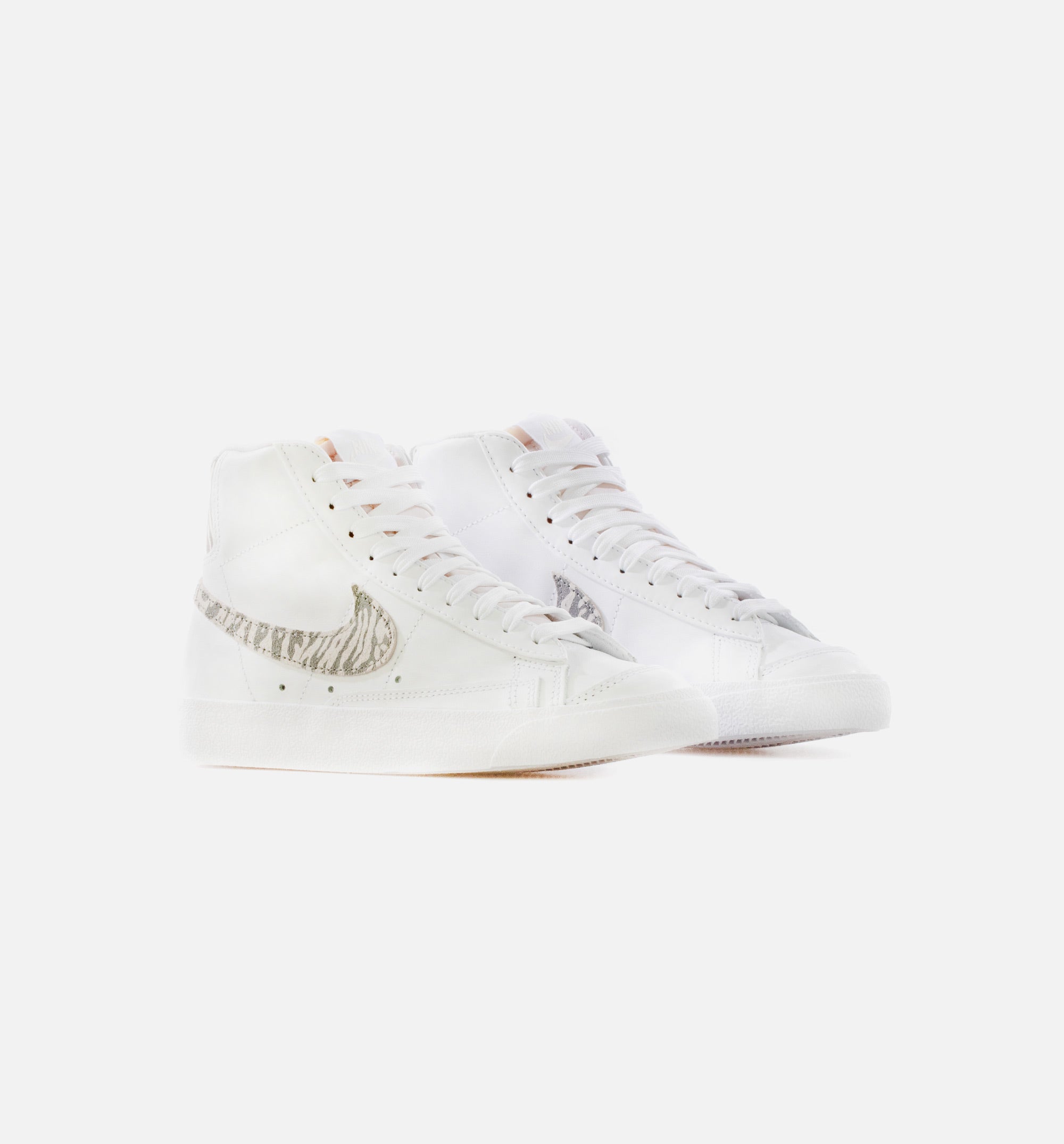 Оригінальна Blazer MID 77 Se Womens Lifestyle Shoe Nike – вид ззаду
