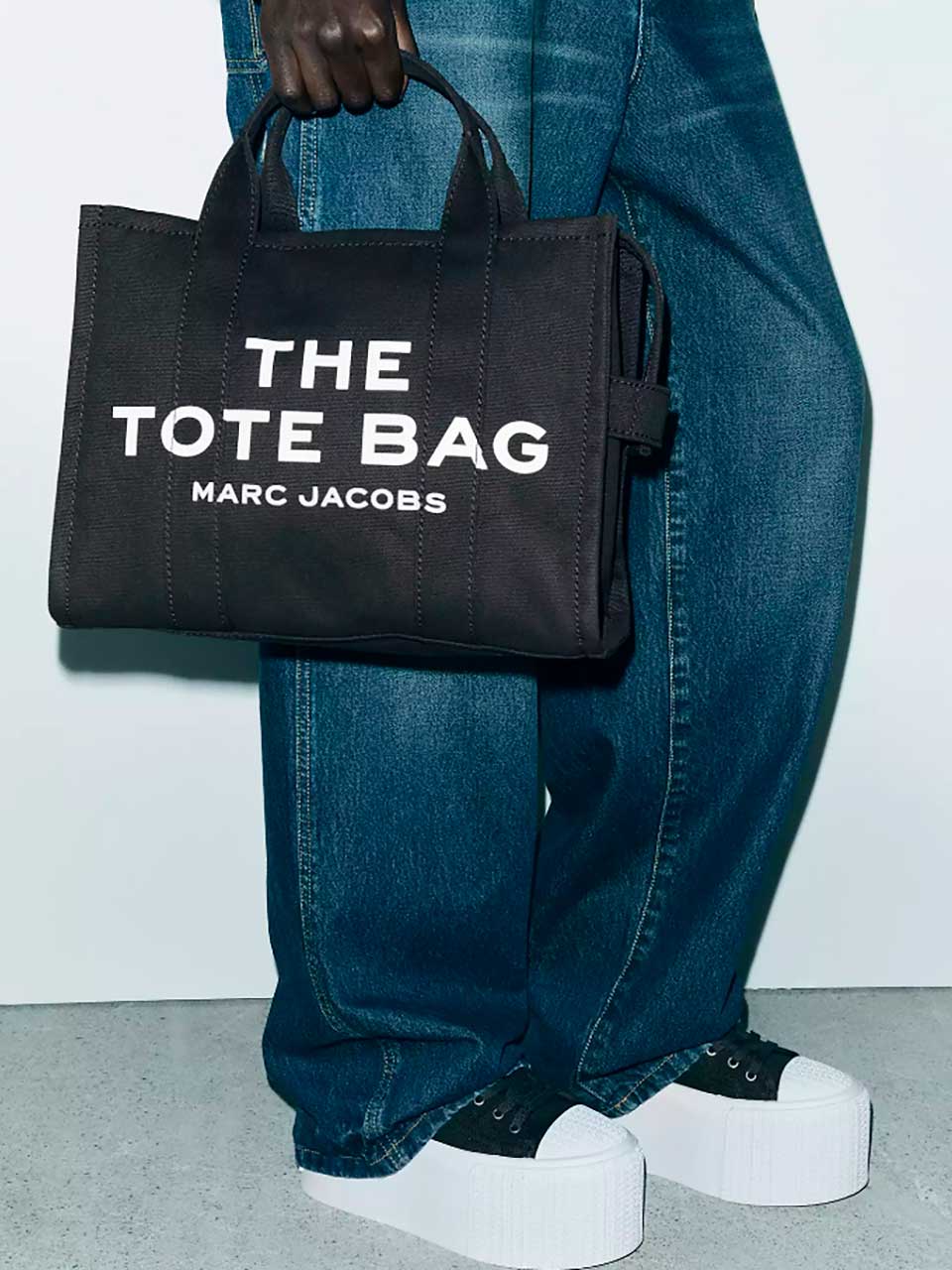 Оригінальна Medium Tote Shoulder Bag Marc jacobs – боковий вид