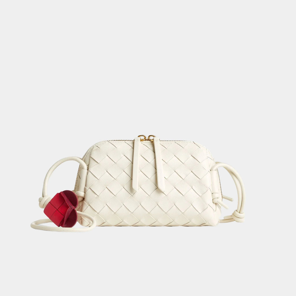 Concert Pouch Intrecciato Calf Leather Bottega veneta оригінал – Купити в Україні – боковий вид