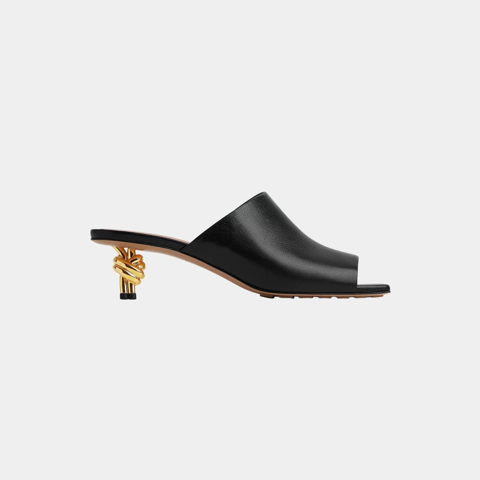 Оригінальна Knot Mule Lambskin With Gold Finished Metal MID Heel Bottega veneta – боковий вид