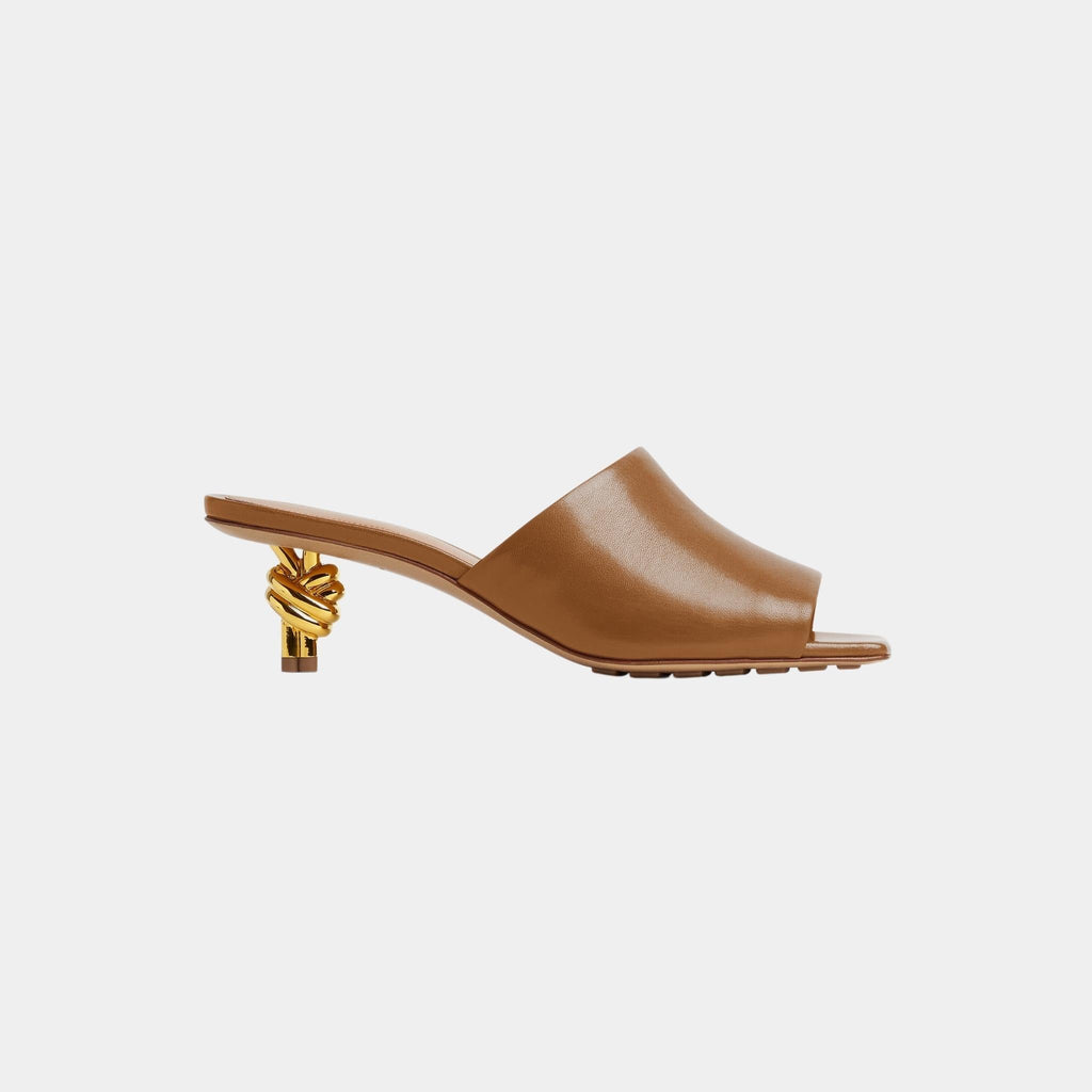 Оригінальна Knot Mule Lambskin With Gold Finished Metal MID Heel Bottega veneta – збільшений вид