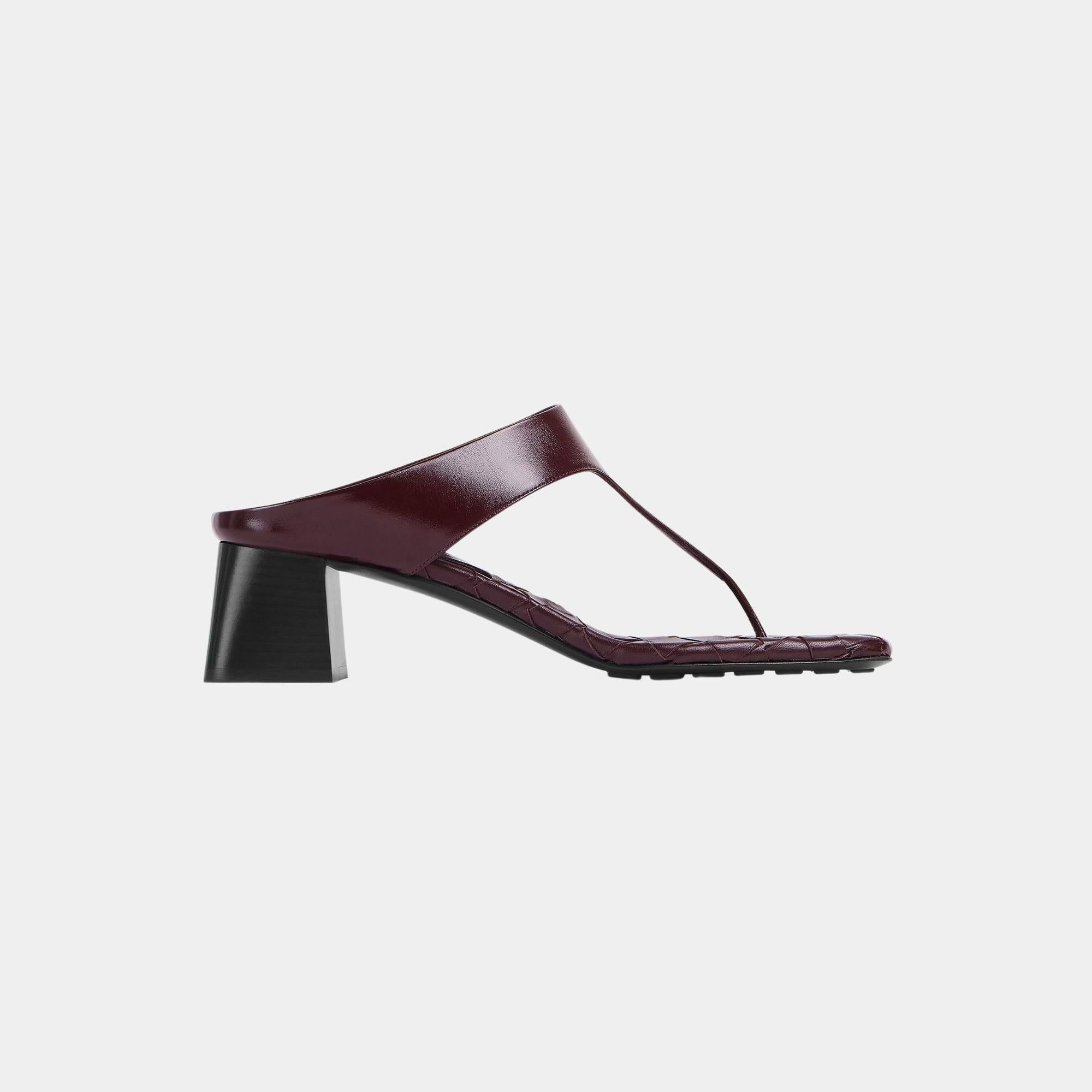 Оригінальна Marella Kitten Heel Thong Sandal Calfskin Bottega veneta – боковий вид