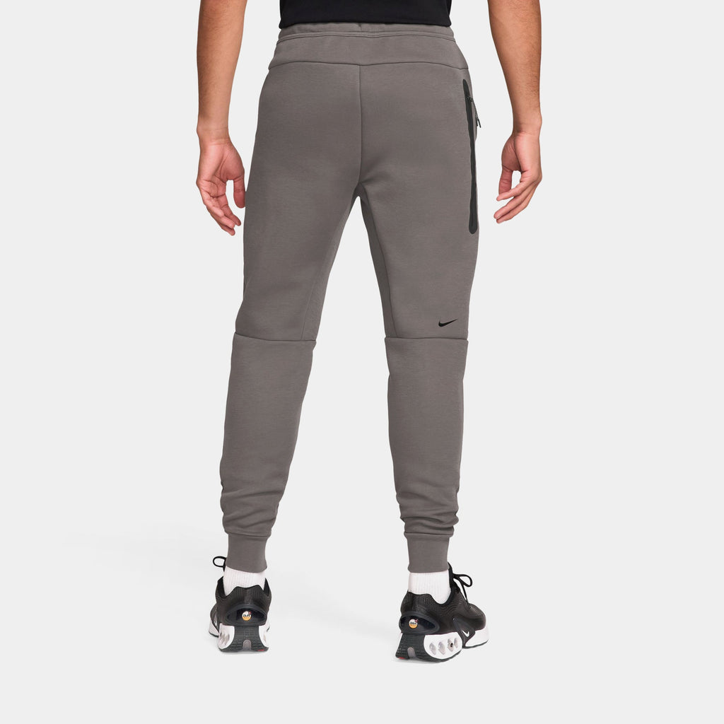 Оригінальна Tech Fleece Jogger Mens Pants Nike – вид ззаду