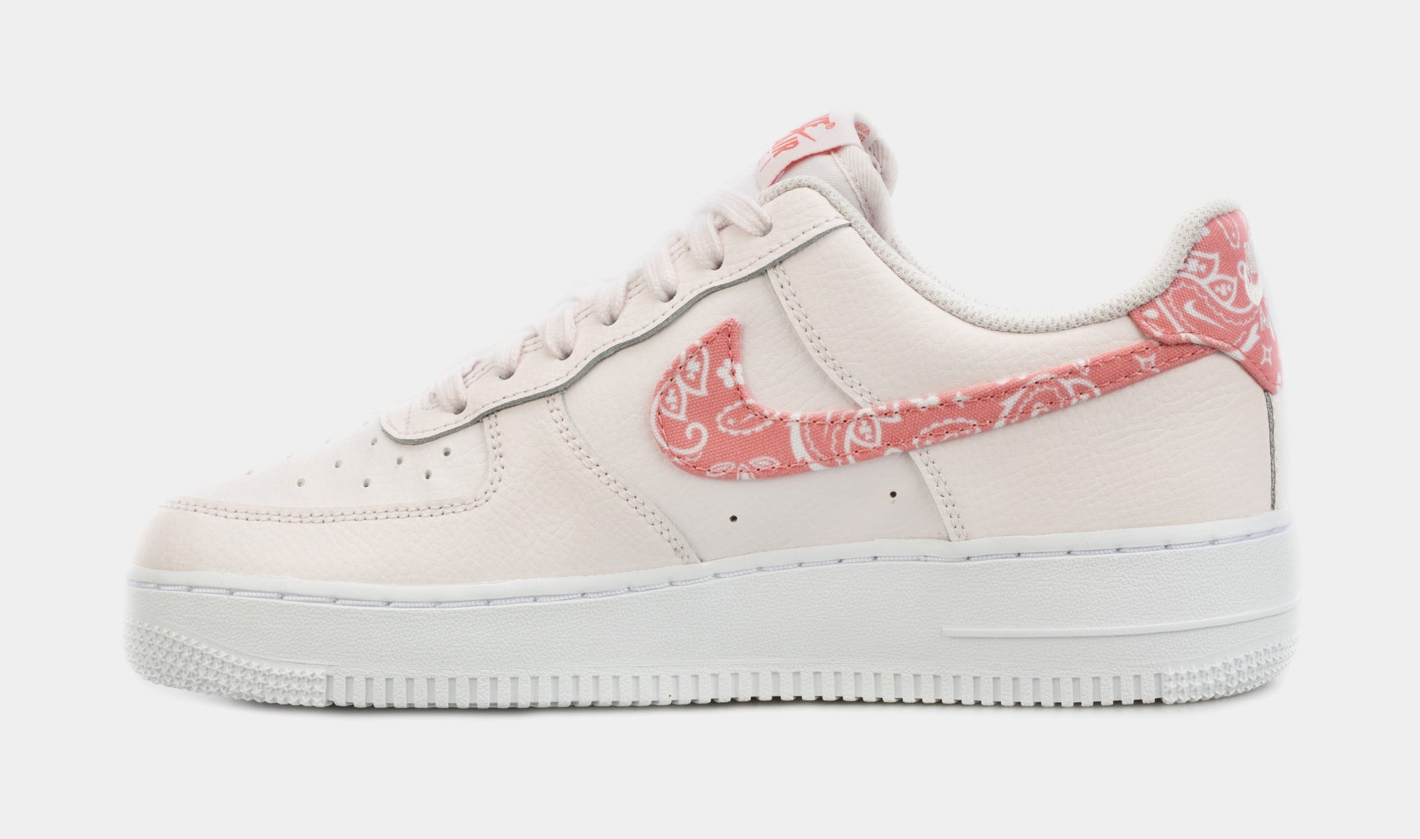 Air Force 1 07 Pink Paisley Womens Lifestyle Shoes Nike оригінал – Купити в Україні – вид ззаду