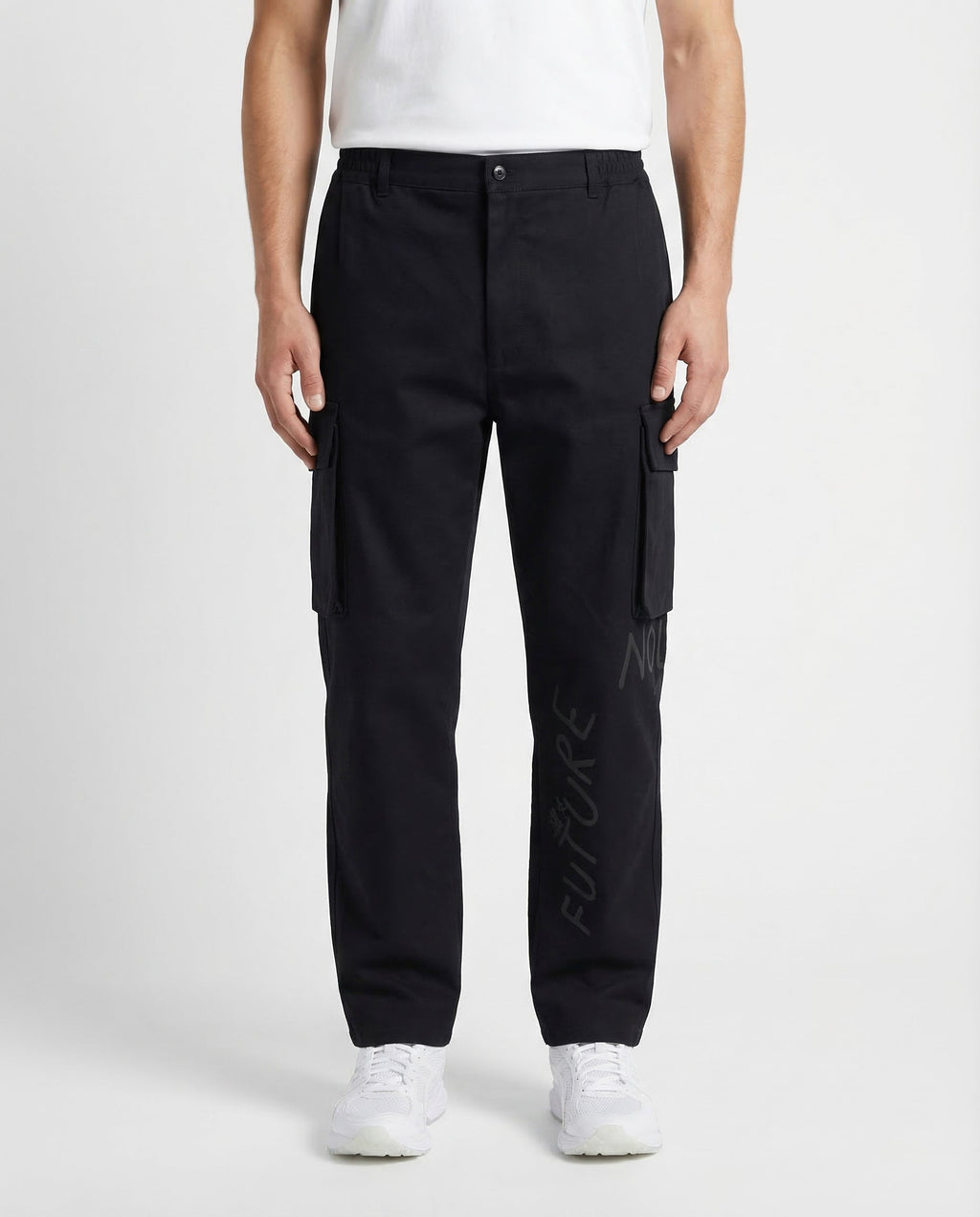 Оригінальна Text Print Twill Tapered Trousers Comme des garcons – вид ззаду