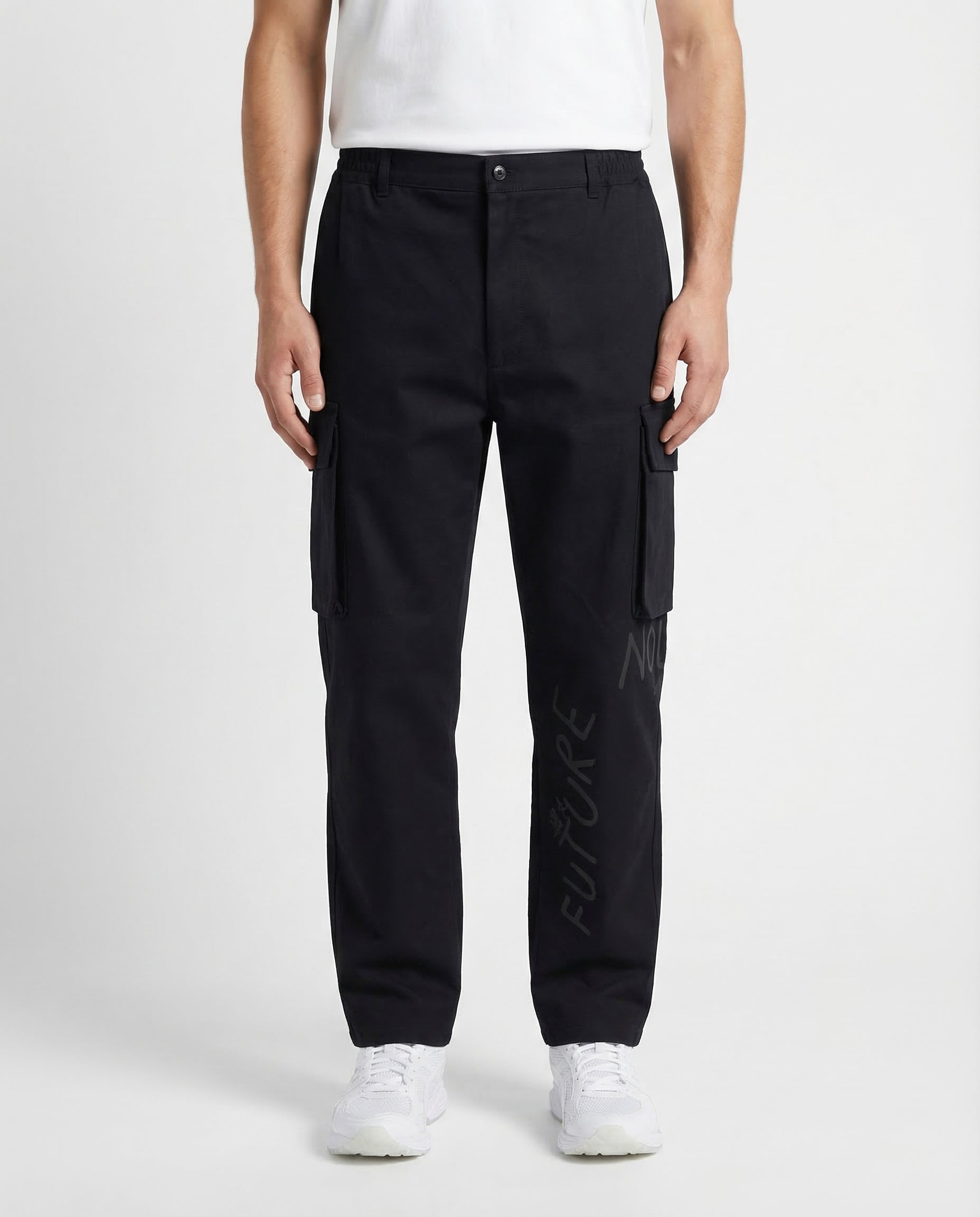 Оригінальна Text Print Twill Tapered Trousers Comme des garcons – вид ззаду