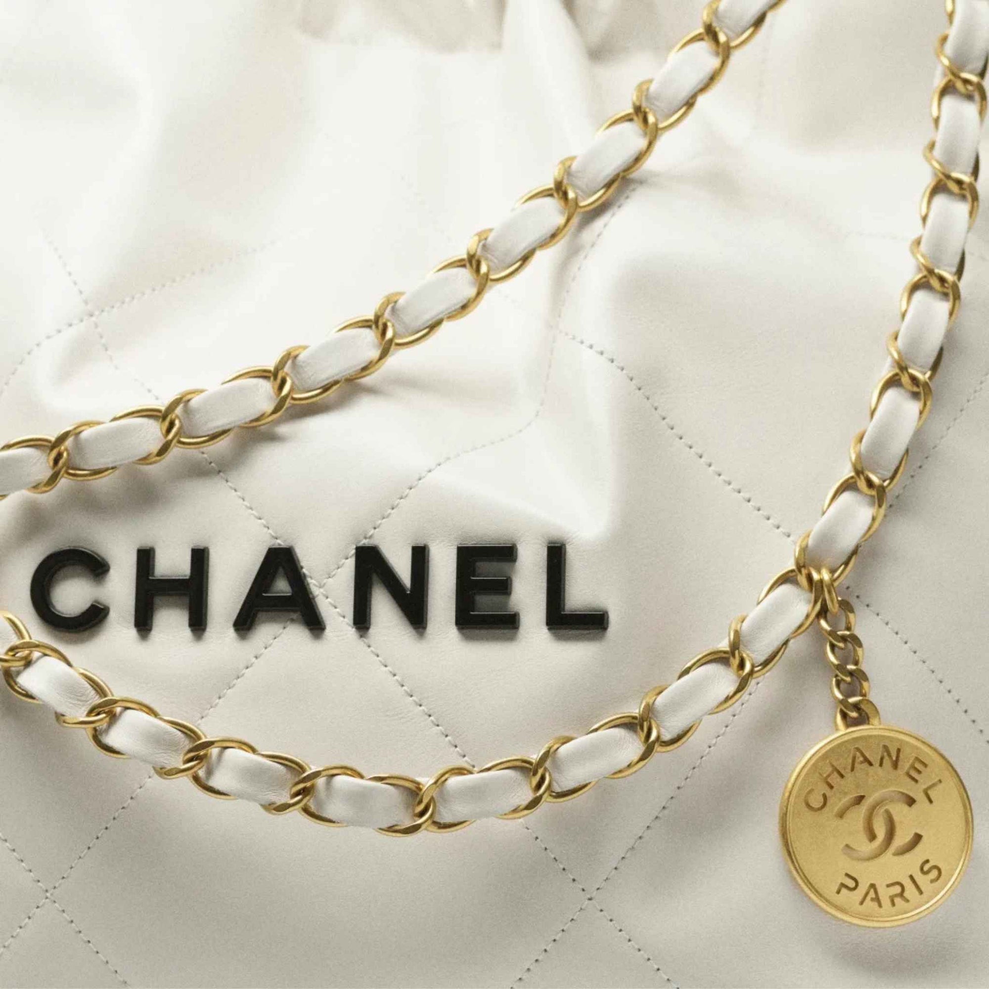 22 Small Handbag Calfskin Chanel – Гарантія оригінальності – детальний вид