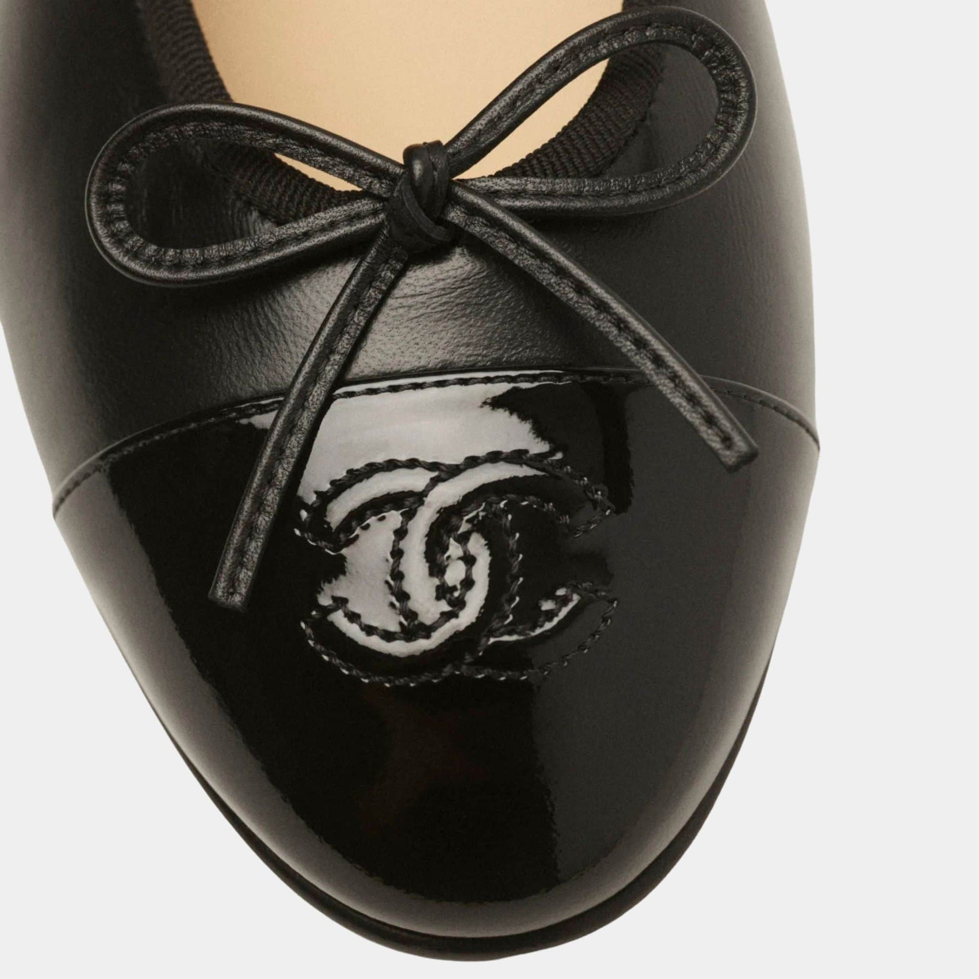 Оригінальна Ballerinas In Lambskin And Varnished Calf Chanel – вид ззаду