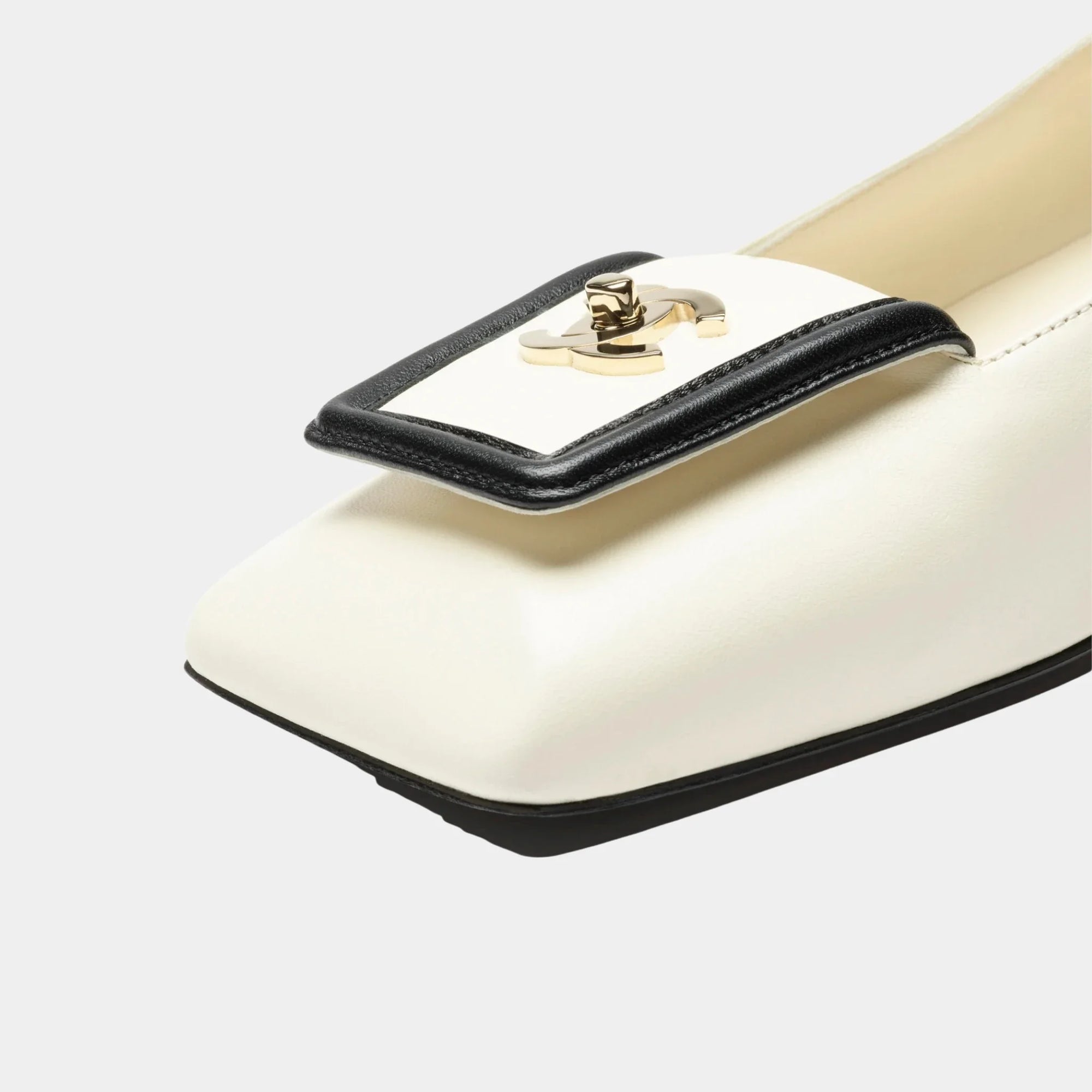 Оригінальна Ballet Flats In Lambskin Ivory & Black Chanel – детальний вид