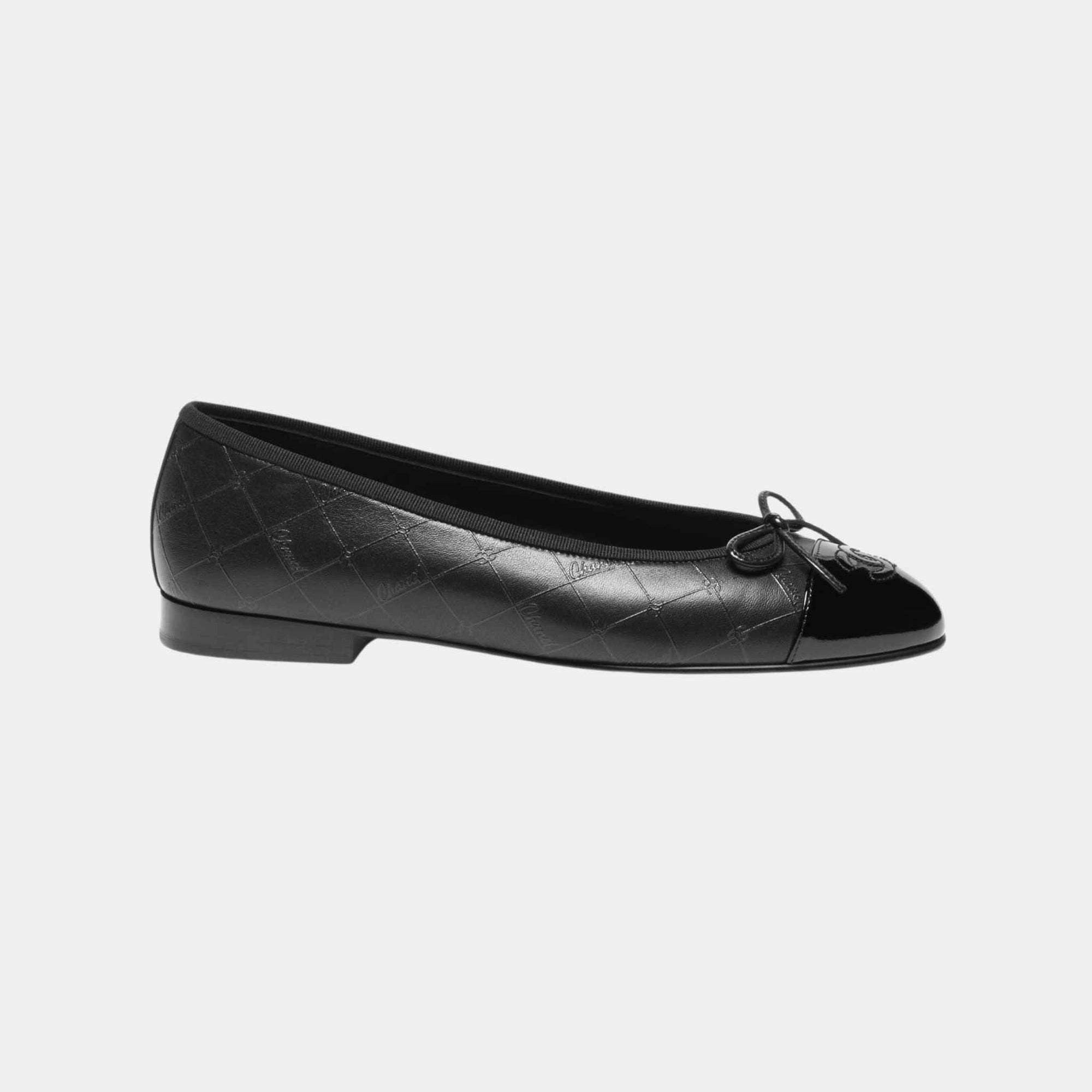 Оригінальна Ballet Flats Printed Lambskin And Patent Calfskin Black Chanel – боковий вид