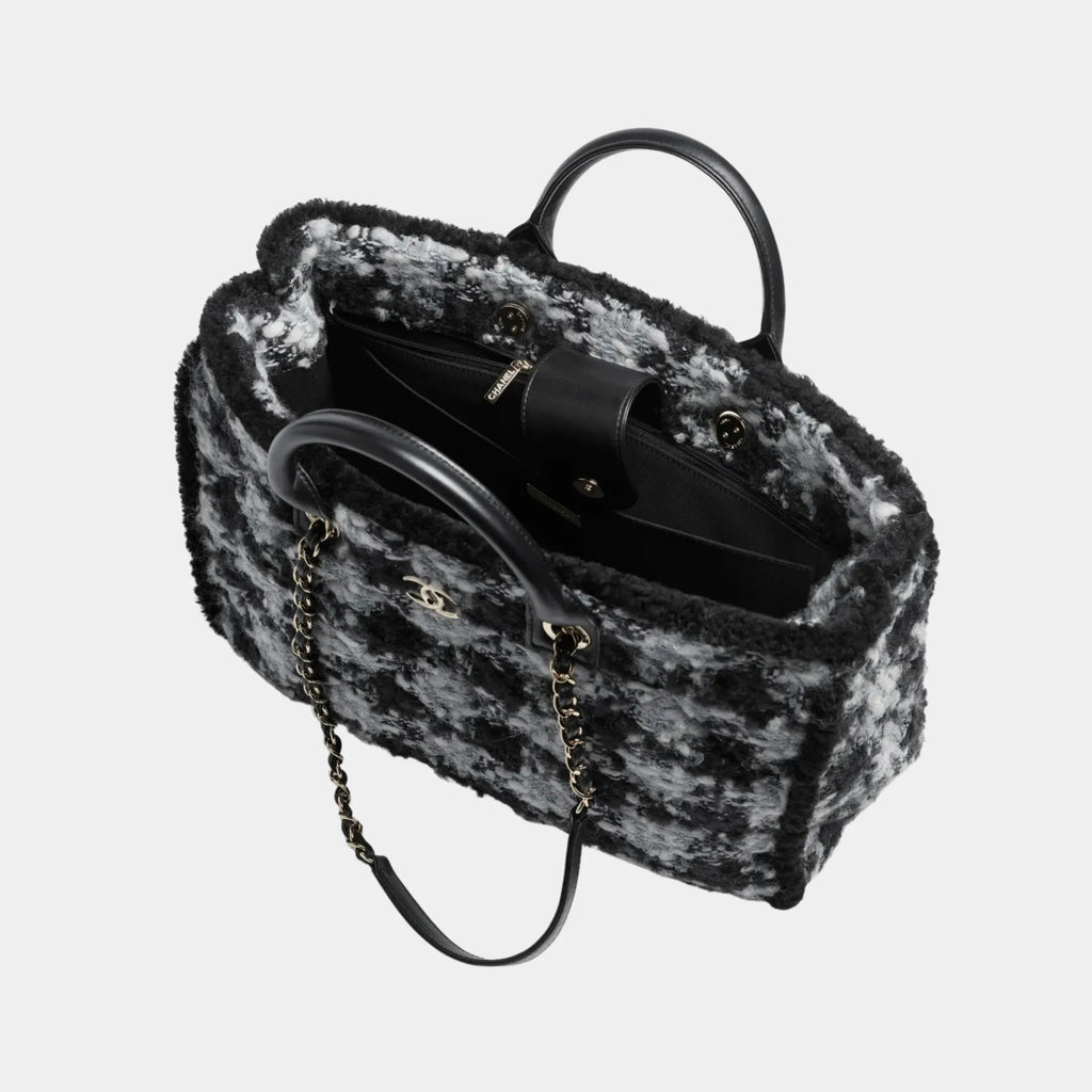 Оригінальна Basket In Tweed Sheepskin And Gold-Tone Metal Chanel – вид ззаду