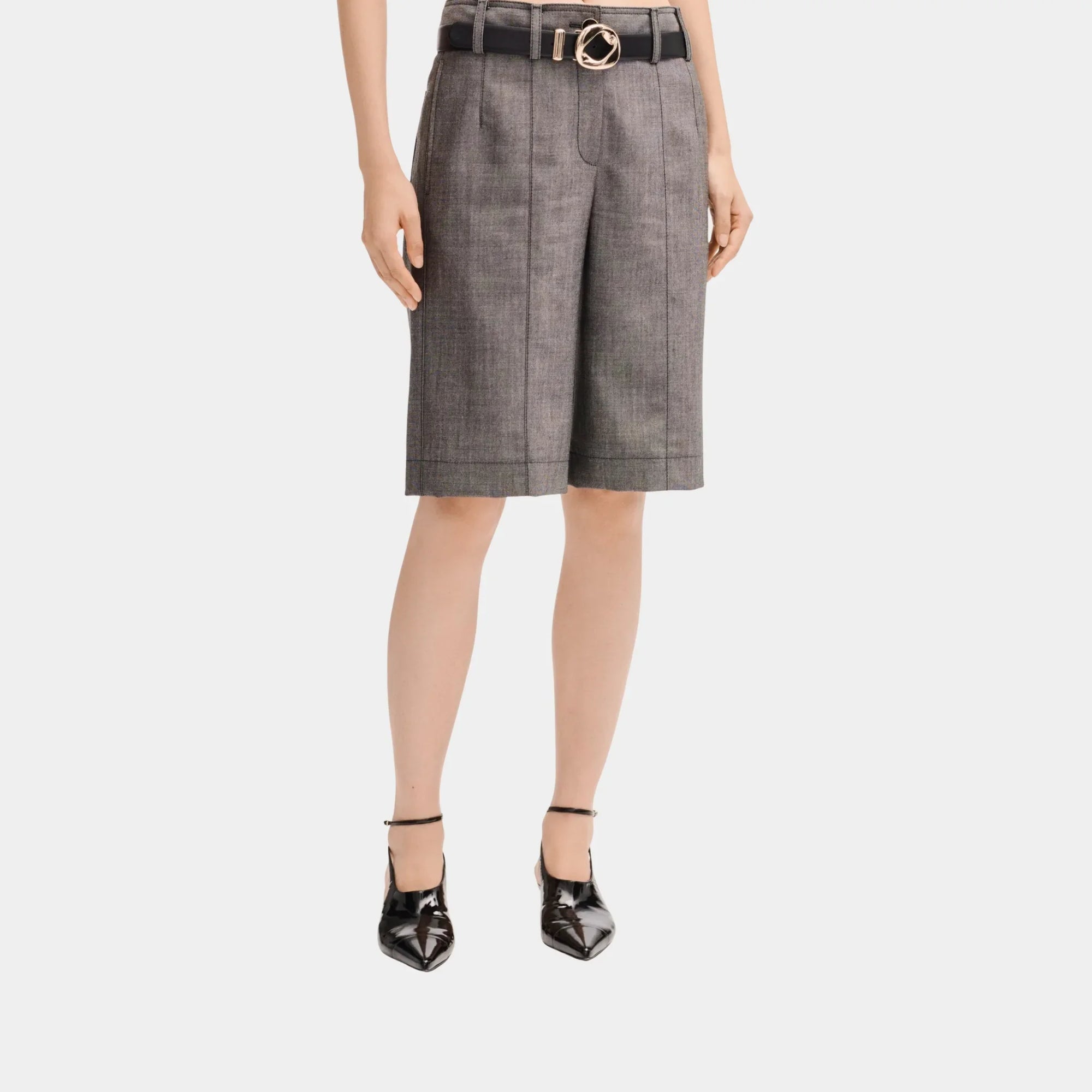 Оригінальна Bermuda Shorts In Grey Wool Canvas Chanel – боковий вид