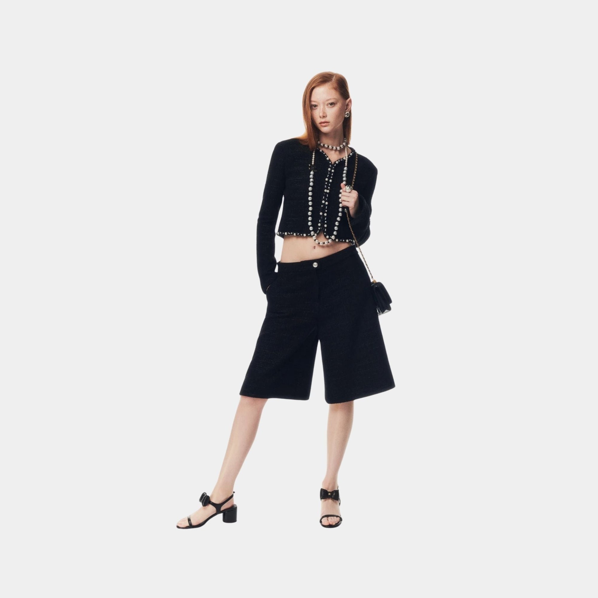 Bermuda Shorts Tweed Black Chanel – Гарантія оригінальності – боковий вид