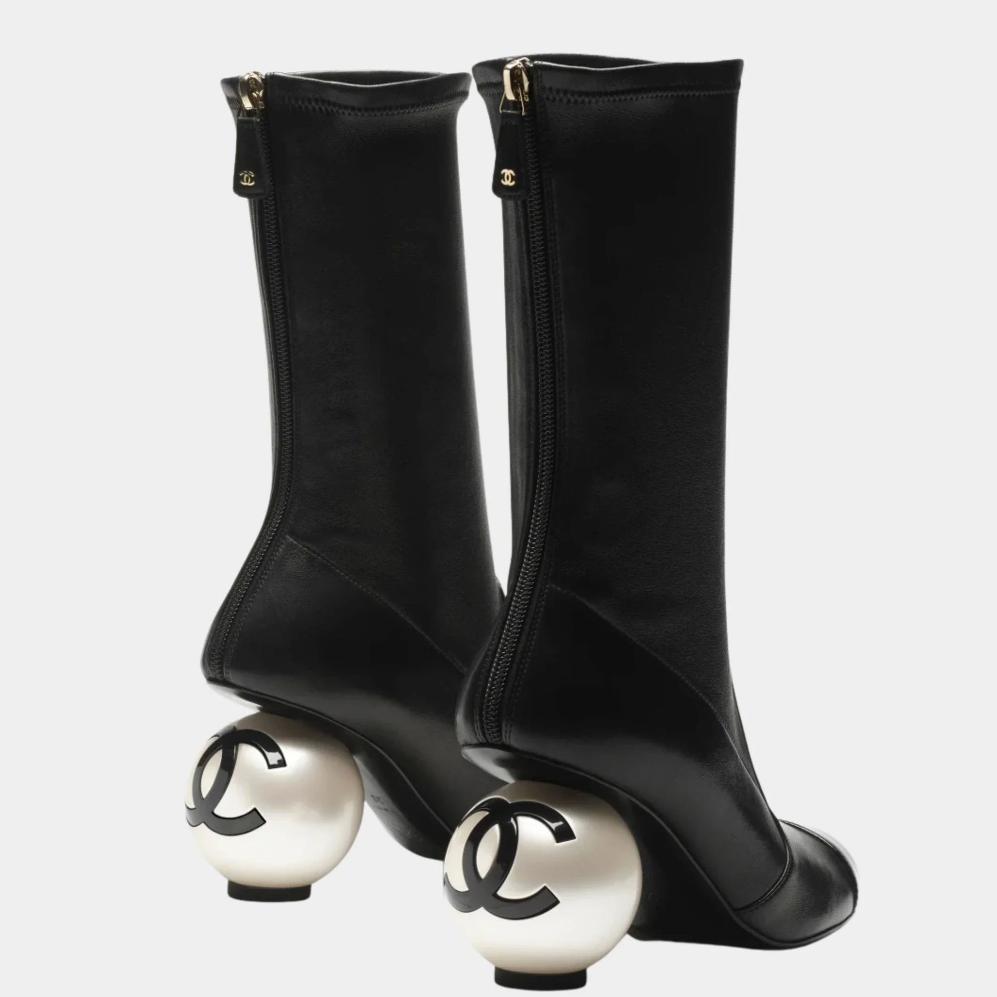 Boots Stretch Lambskin & Patent Calfskin Chanel оригінал – Купити в Україні – вид ззаду