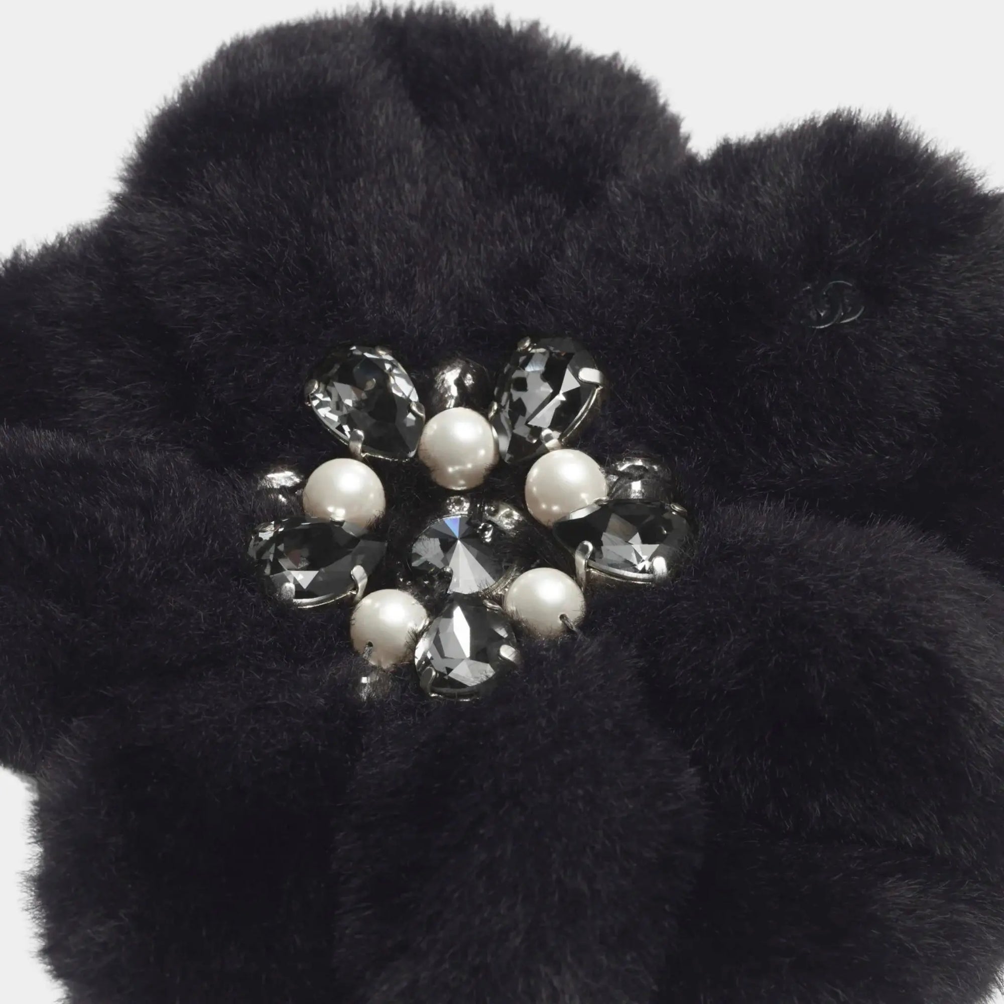 Camellia Mixed Fibers Rhinestones & Glass Beads Black Chanel – Гарантія оригінальності – боковий вид